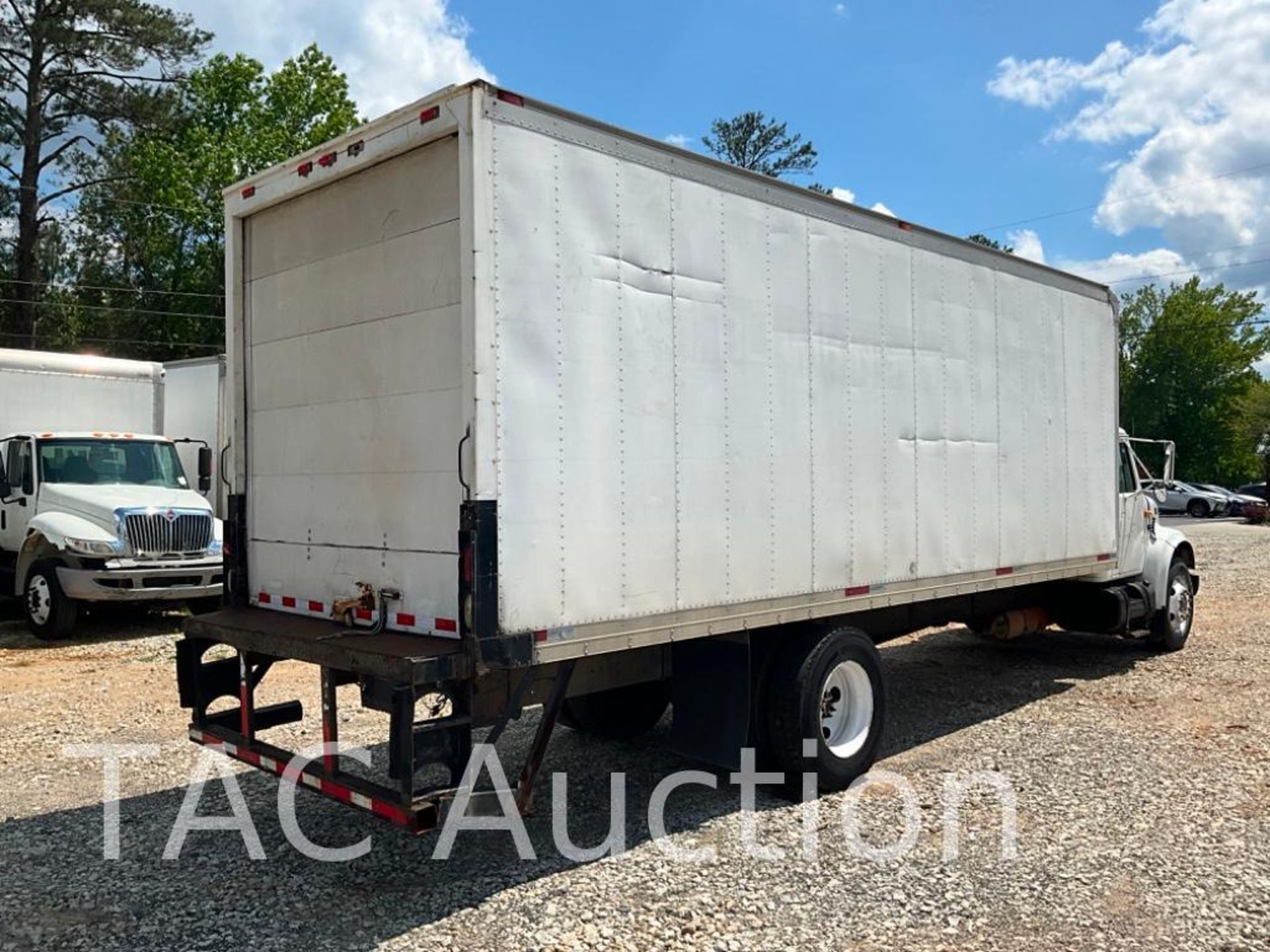 2001 International 4700 24ft Box Truck - Image 4 of 62