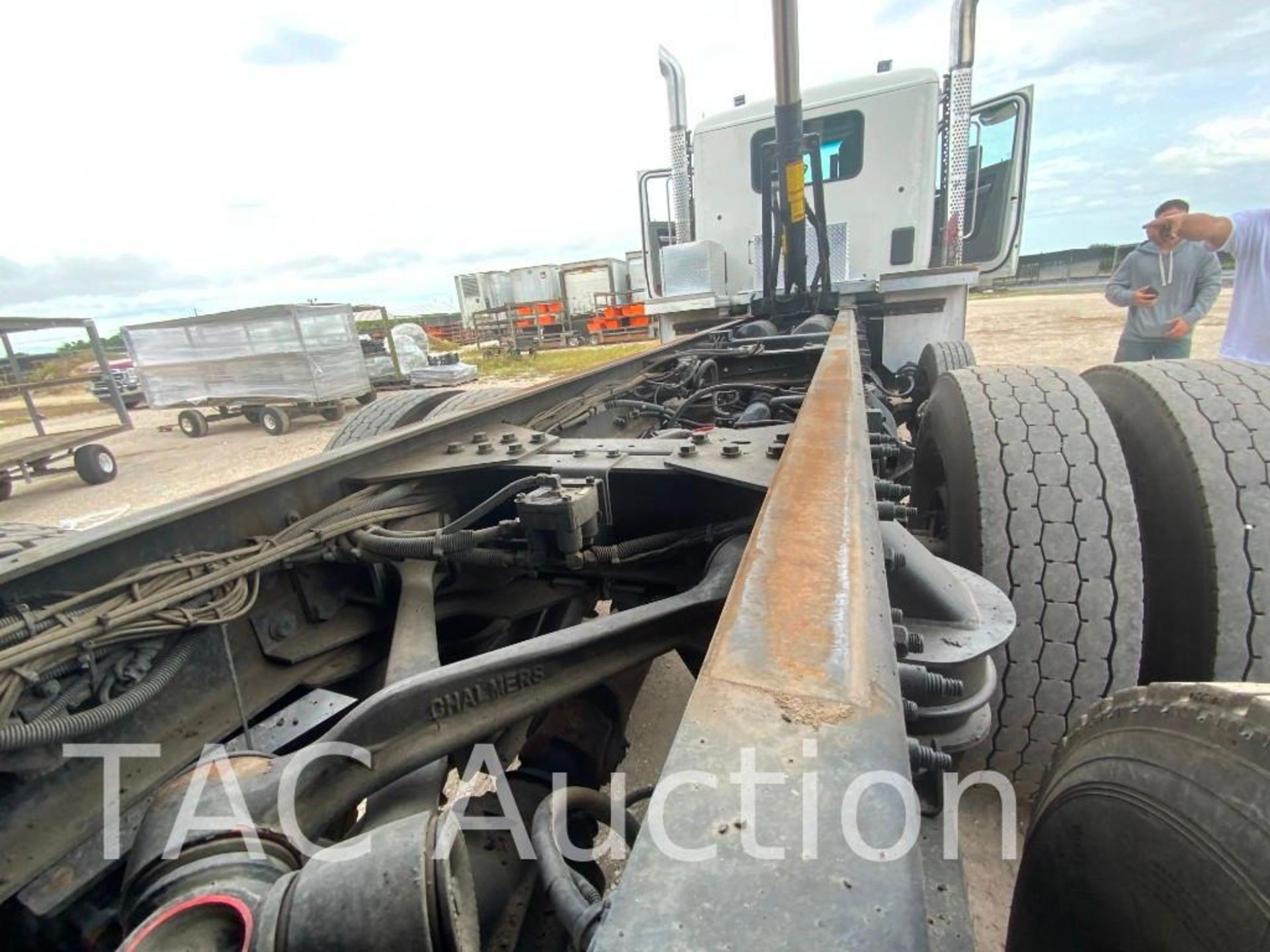2021 Kenworth T880 Quad Axle Dump Truck - Image 55 of 96