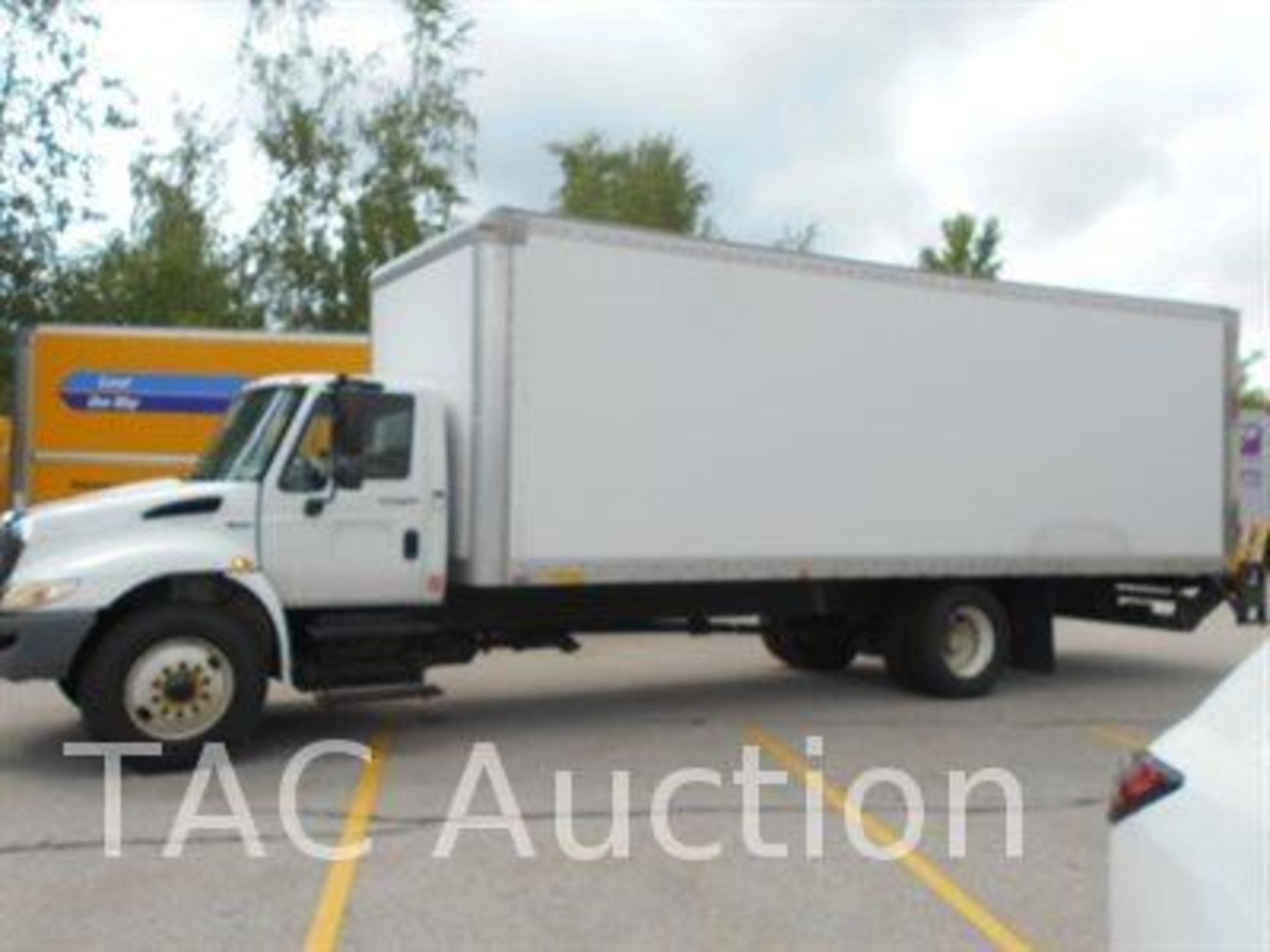 2014 International Durastar 4300 26ft Box Truck - Image 2 of 44