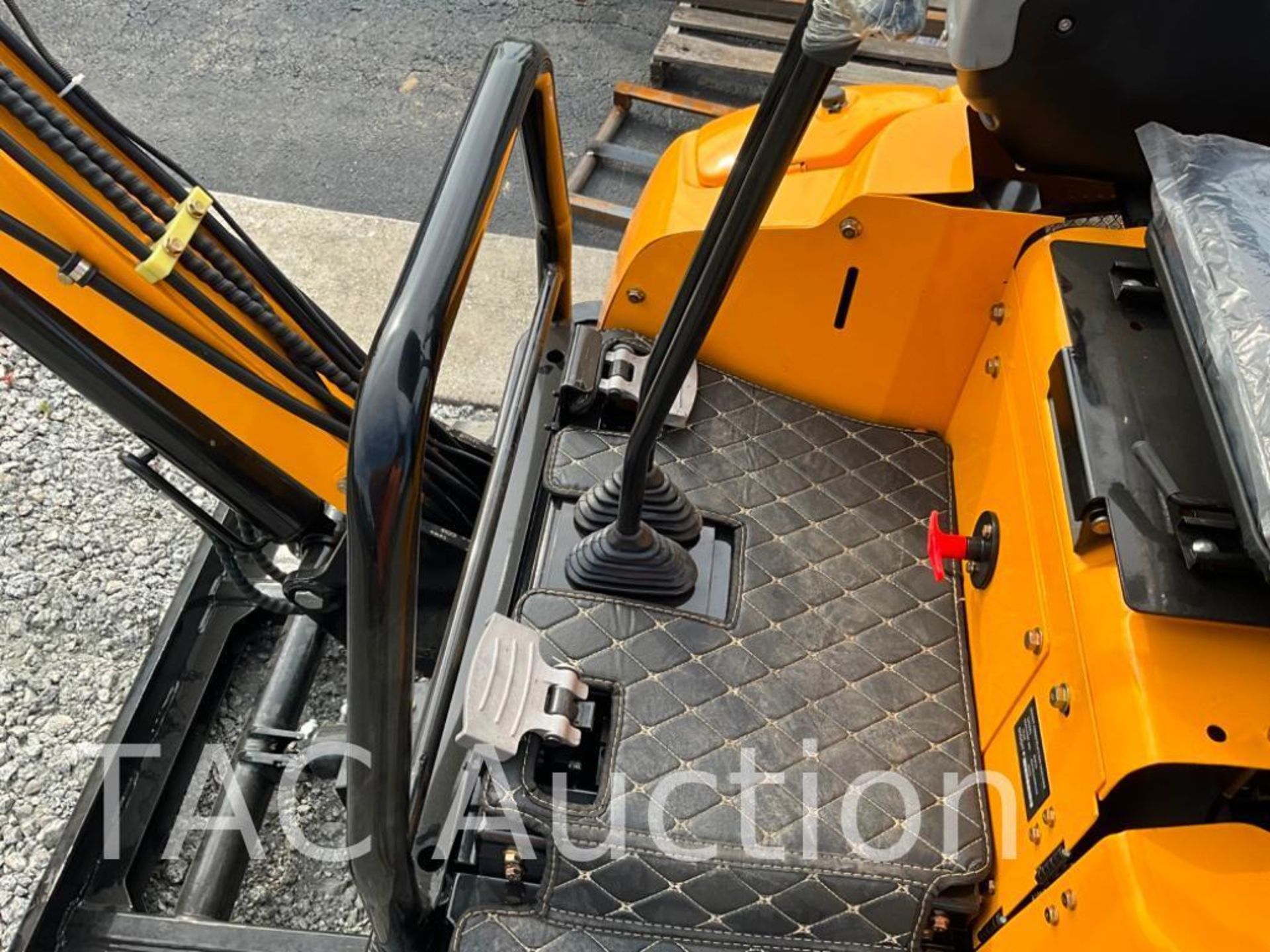 New 2023 Diggit EM15 Mini Excavator - Image 12 of 23