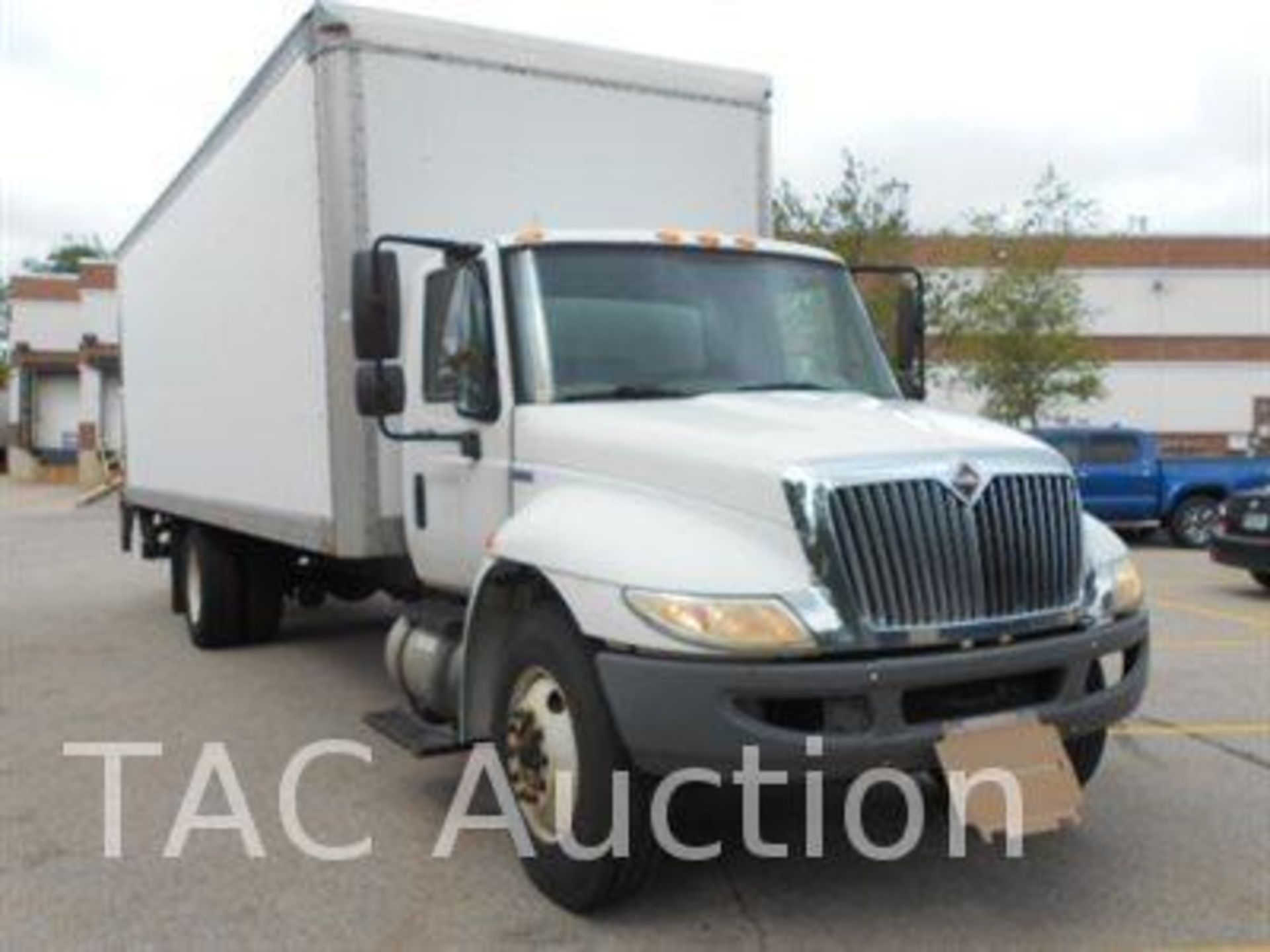 2014 International Durastar 4300 26ft Box Truck - Image 7 of 44