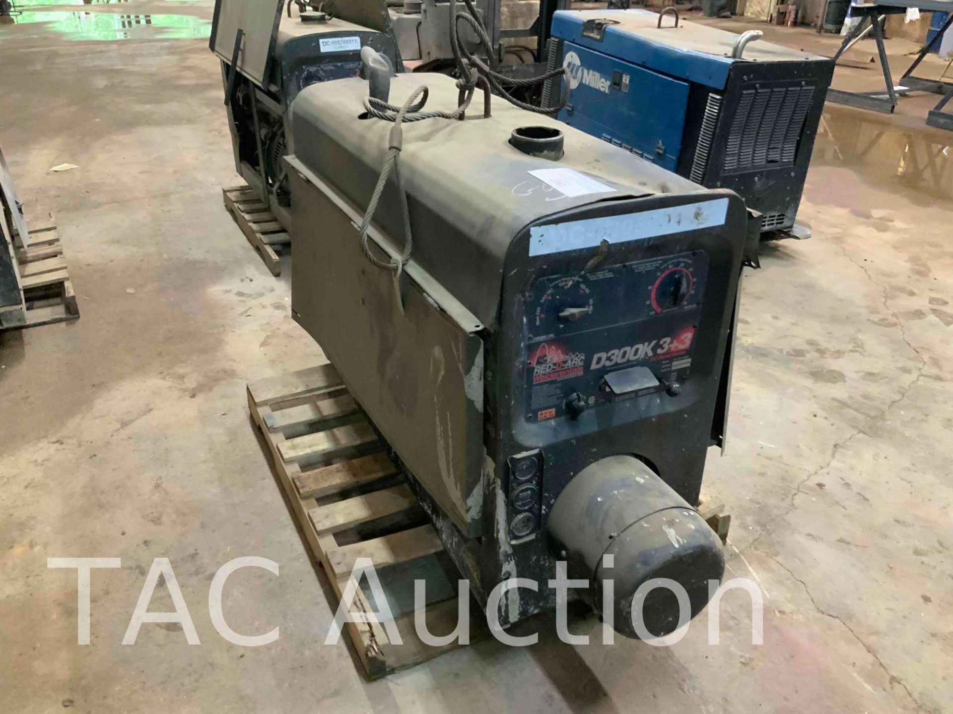 Lincoln D300K 3 + 3 Diesel Welder - Image 3 of 14