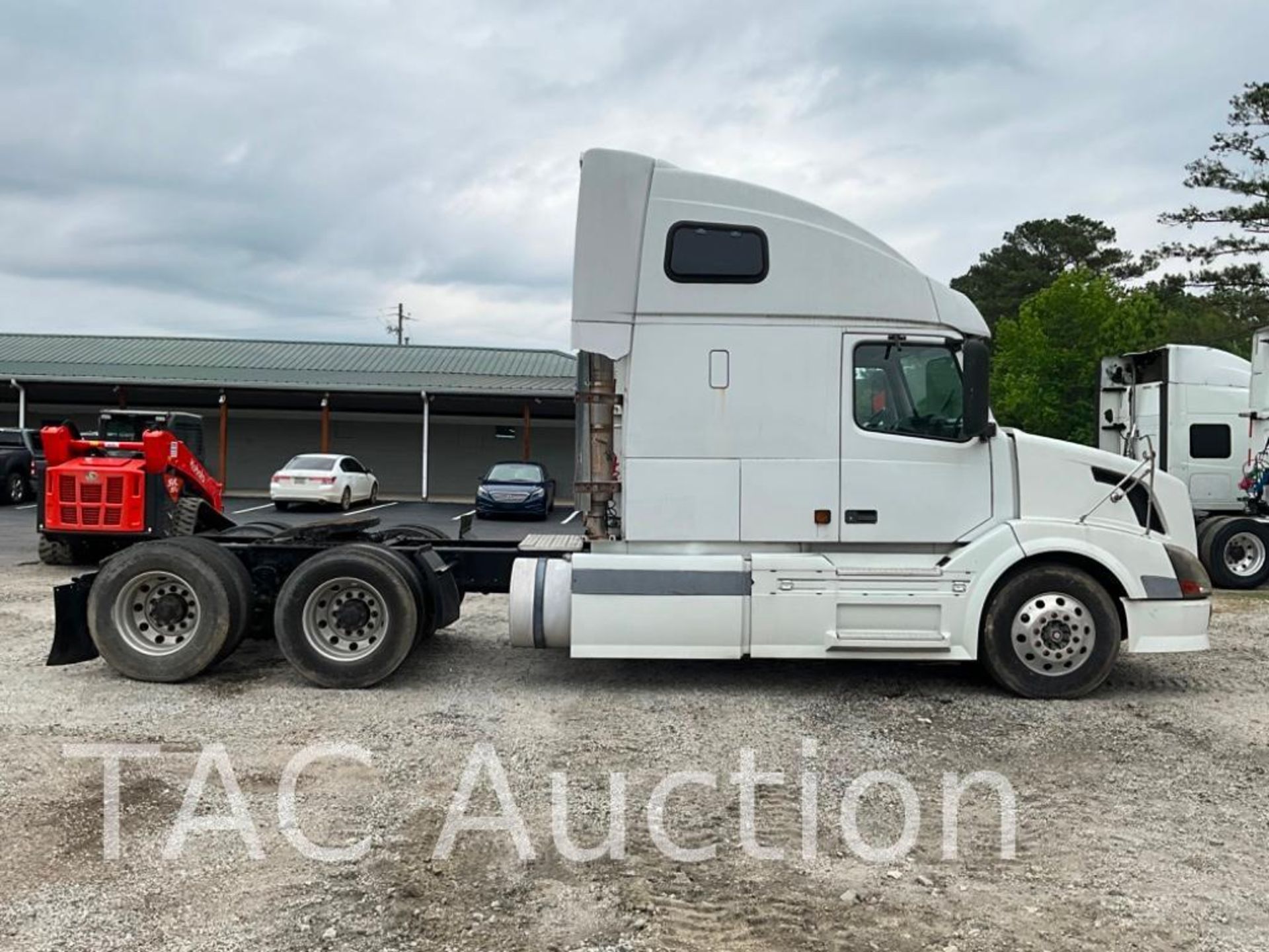 2005 Volvo VNL Sleeper Truck - Image 6 of 63