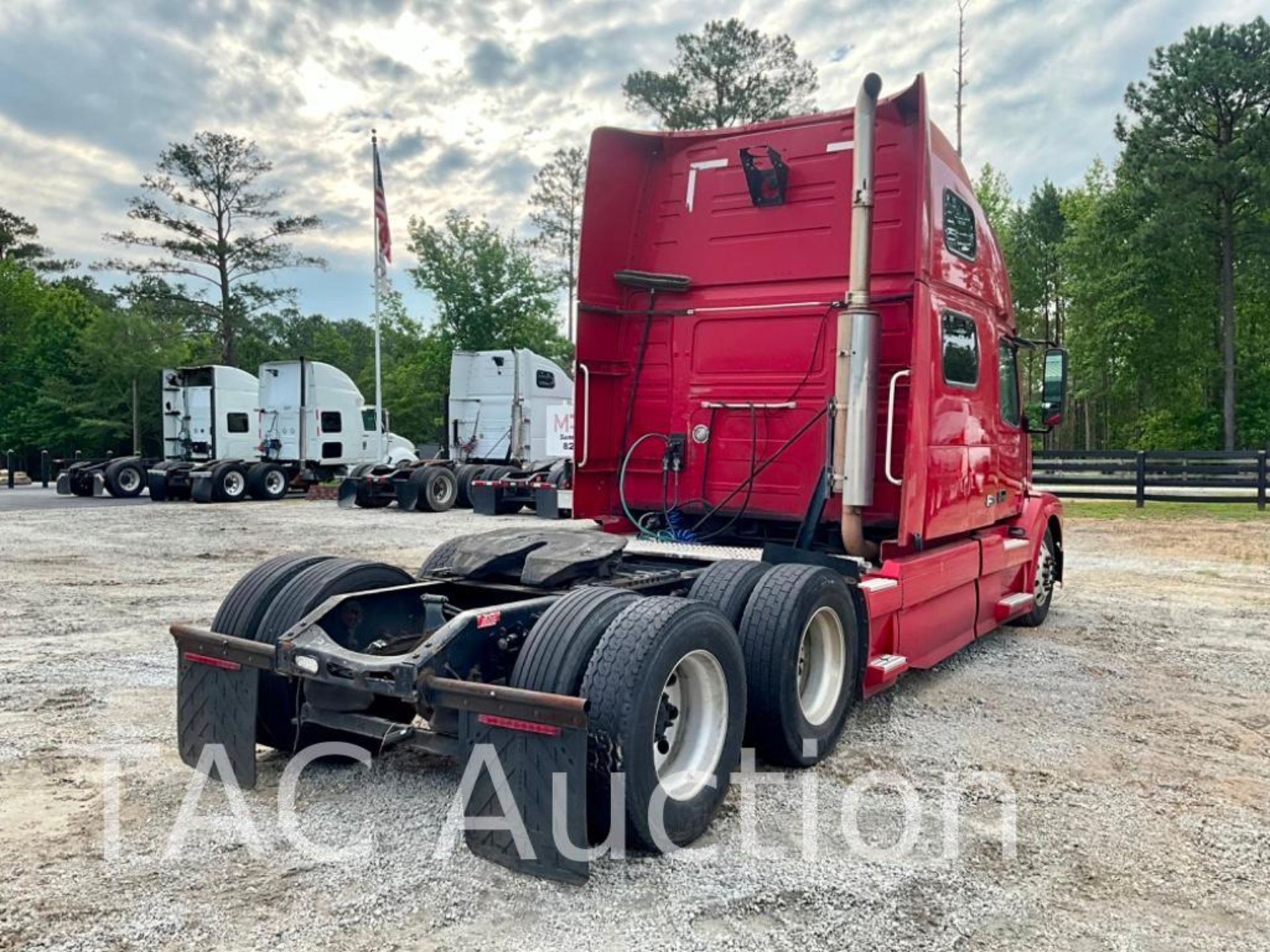 2007 Volvo VNL Sleeper Truck - Image 5 of 76