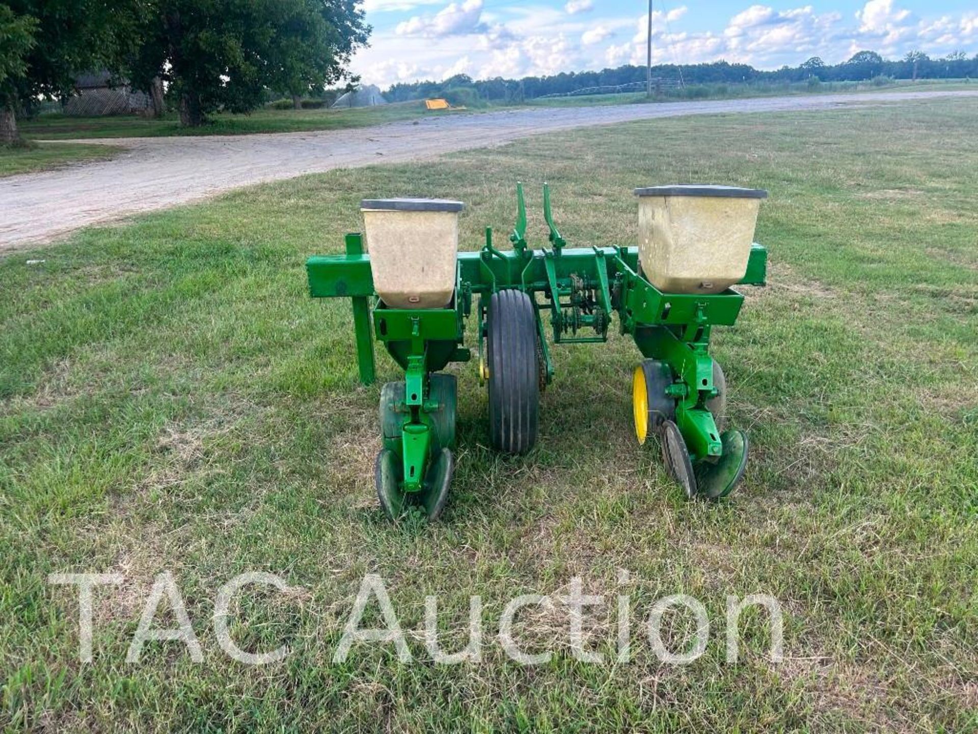 John Deere 7100 (2) Row Planter - Image 4 of 6