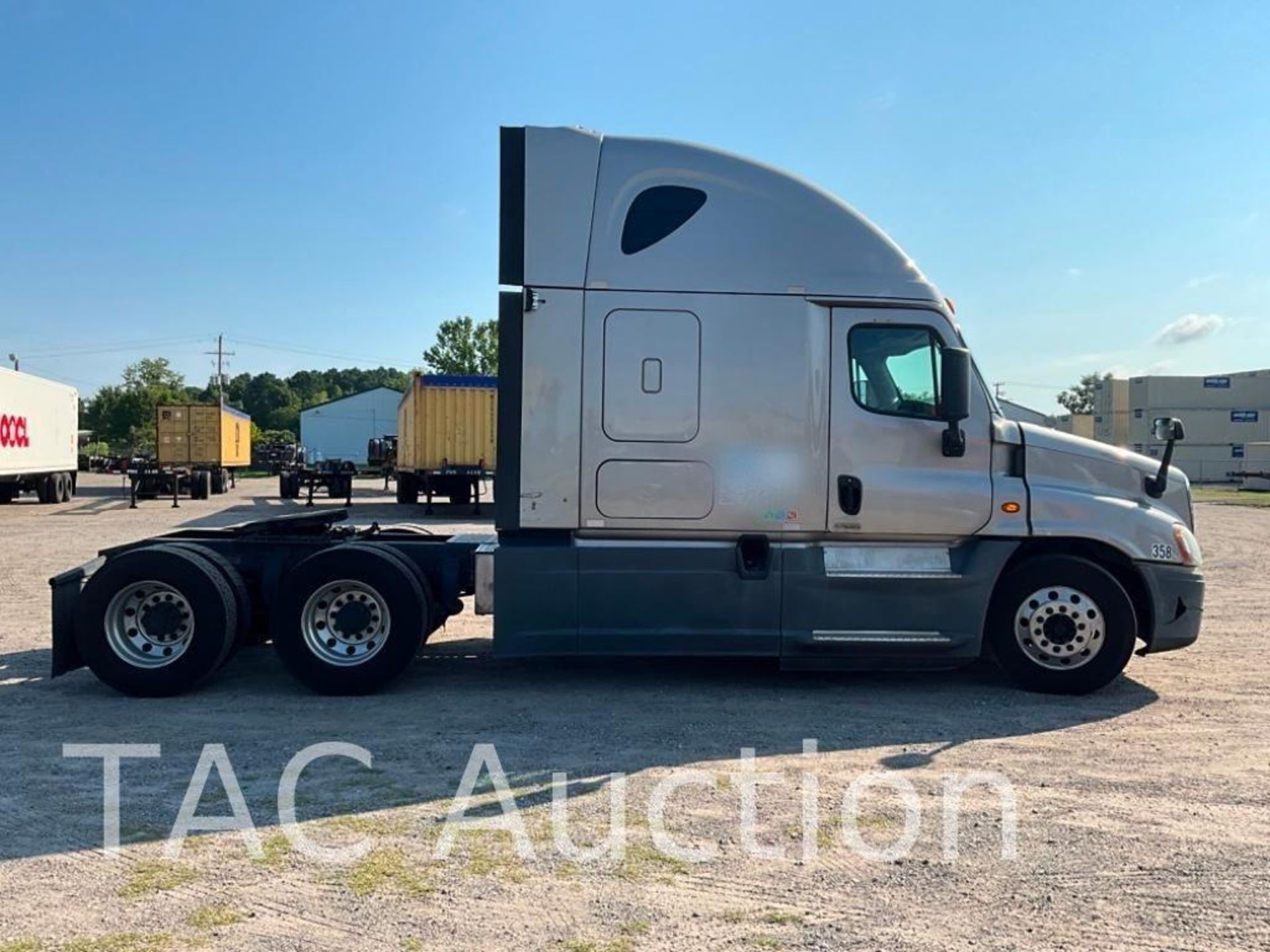 2016 Freightliner Cascadia 125 Sleeper Truck - Image 8 of 70