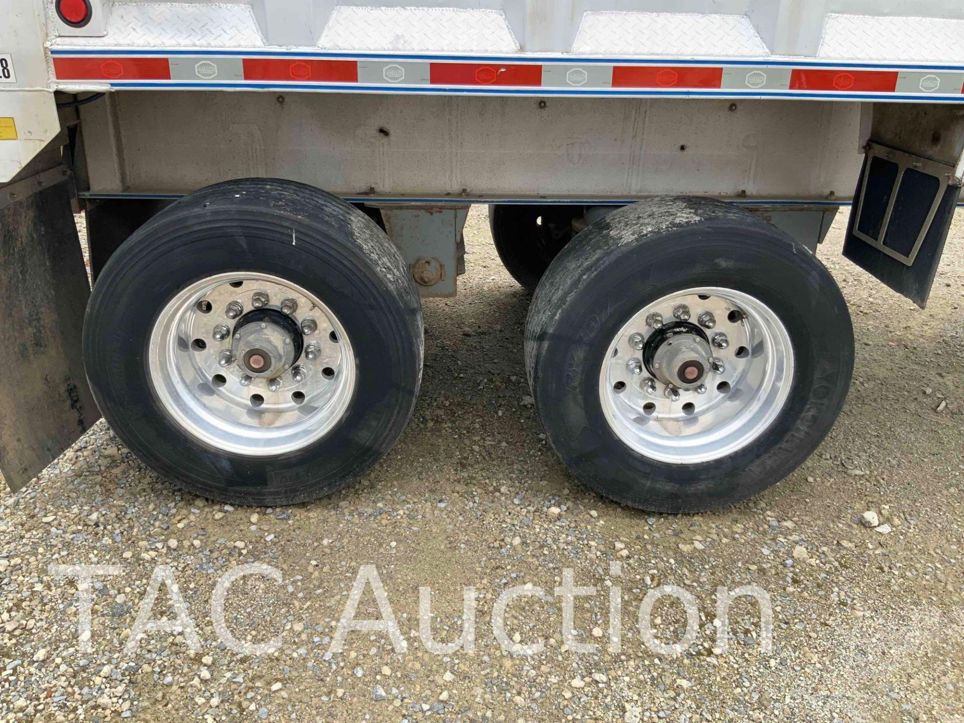 2004 MAC 40ft Aluminum Dump Trailer - Image 17 of 22