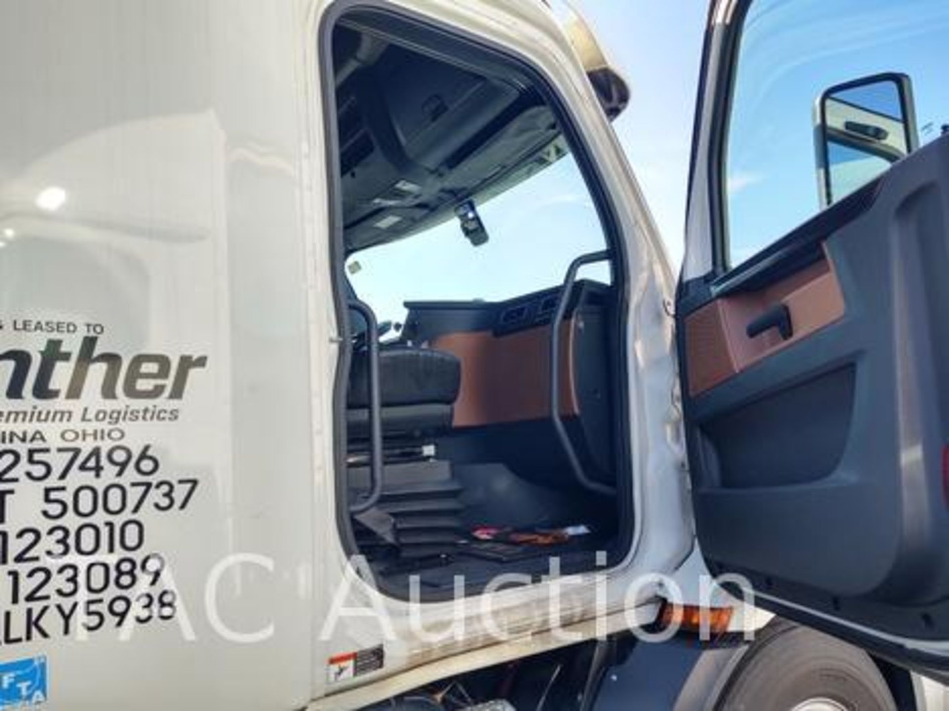 2020 Freightliner Cascadia 126 Expediter Truck - Image 36 of 98