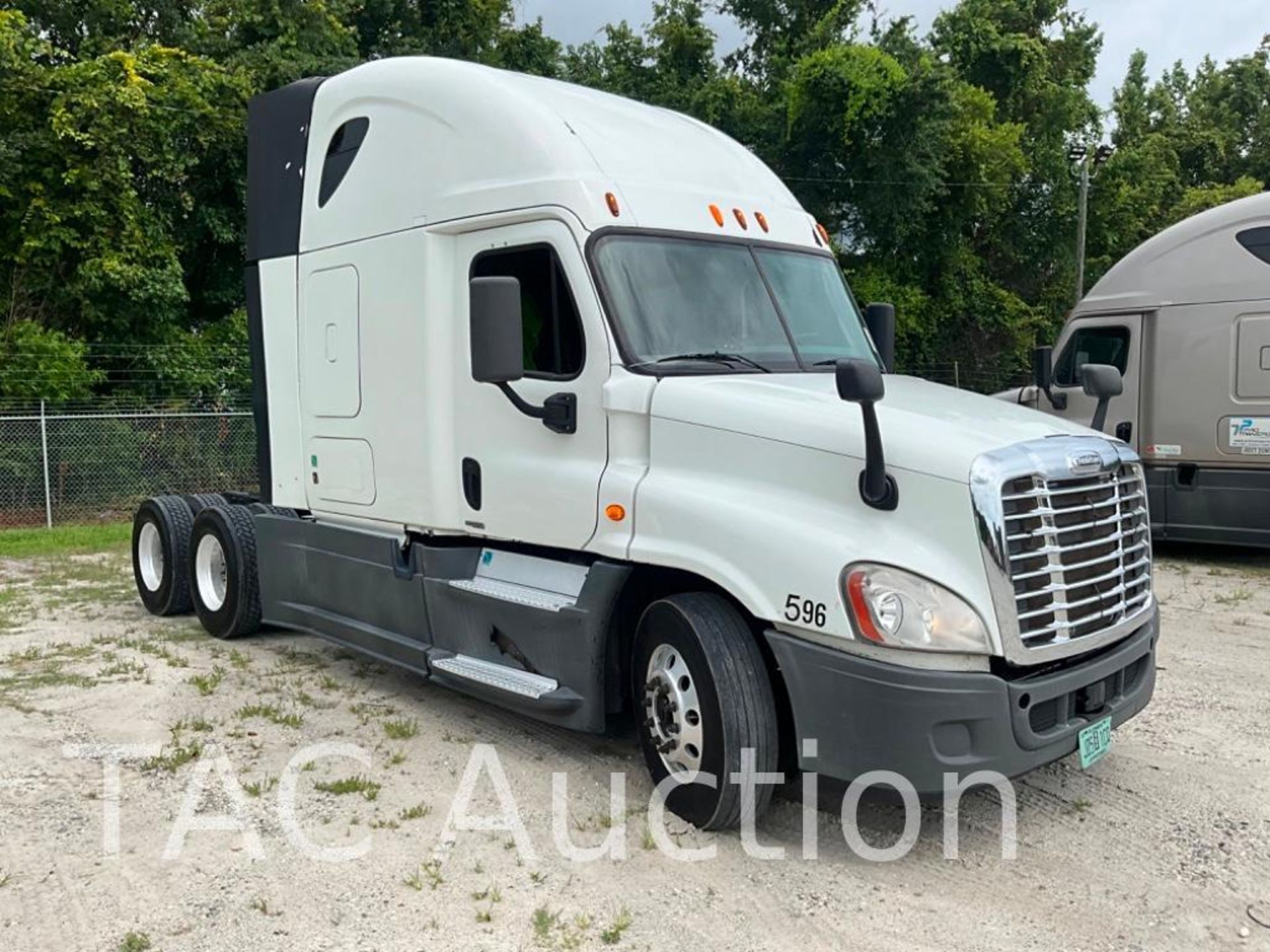 2014 Freightliner Cascadia 125 Sleeper Truck - Image 7 of 84