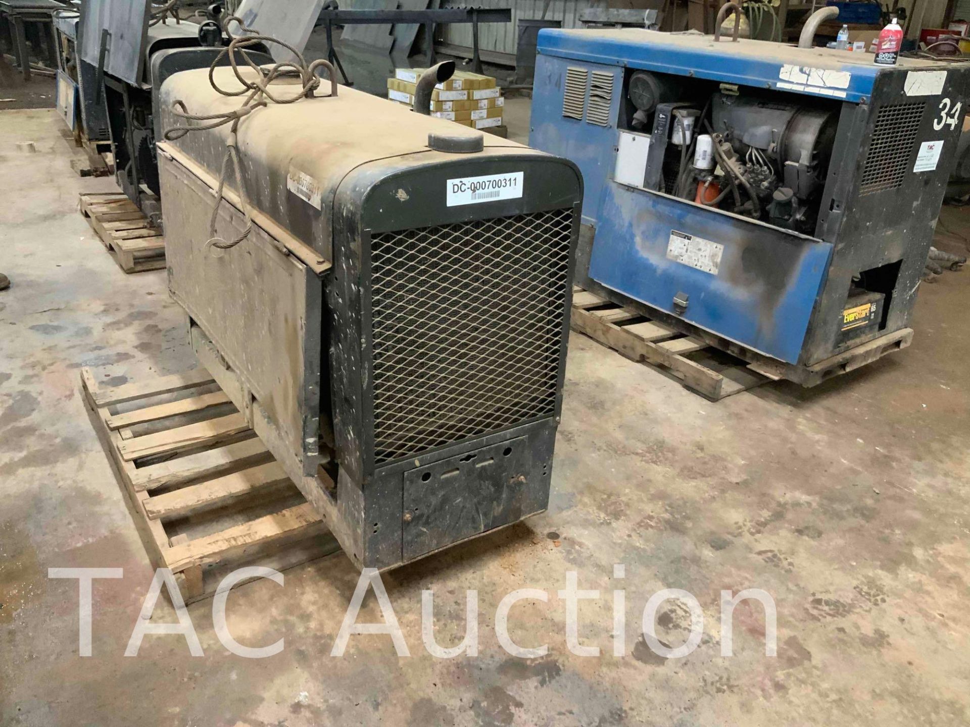 Lincoln D300K 3 + 3 Diesel Welder - Image 6 of 12