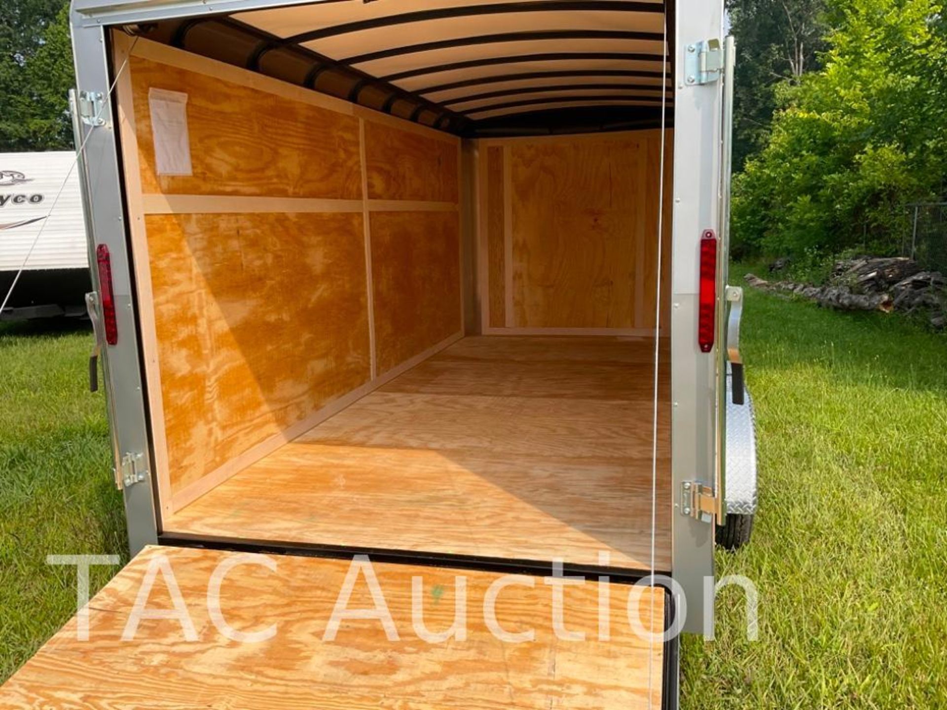 New 2023 Homesteader 16ft Enclosed Trailer - Image 13 of 21