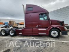 2009 Volvo VNL Sleeper Truck