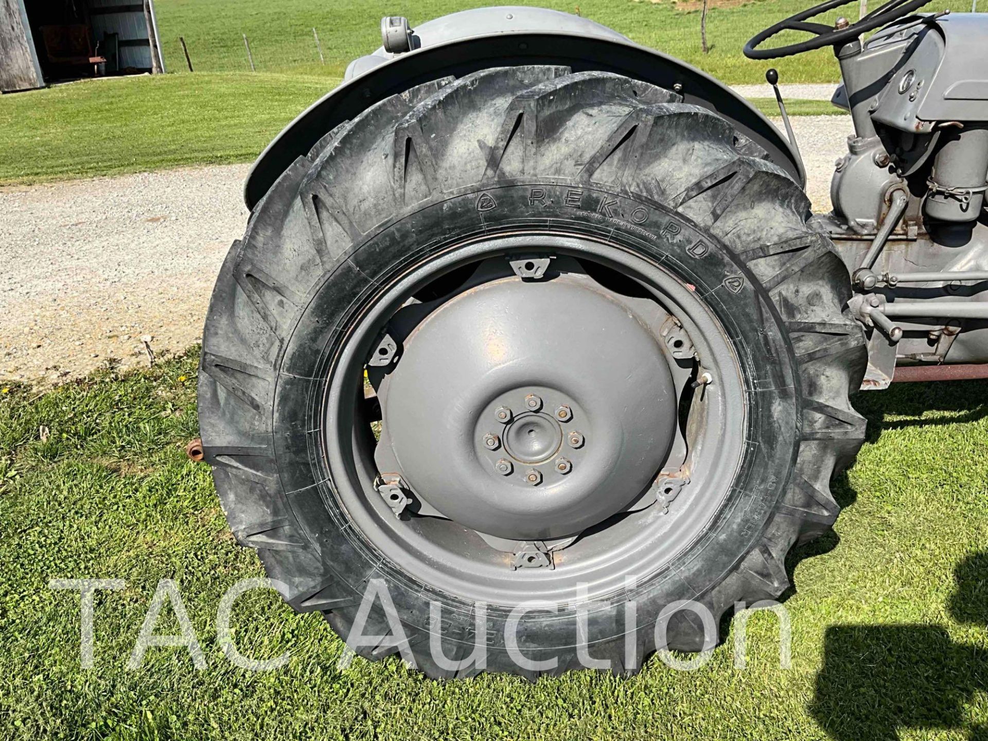 1949 Massey Ferguson TO-20 Utility Tractor - Image 27 of 40