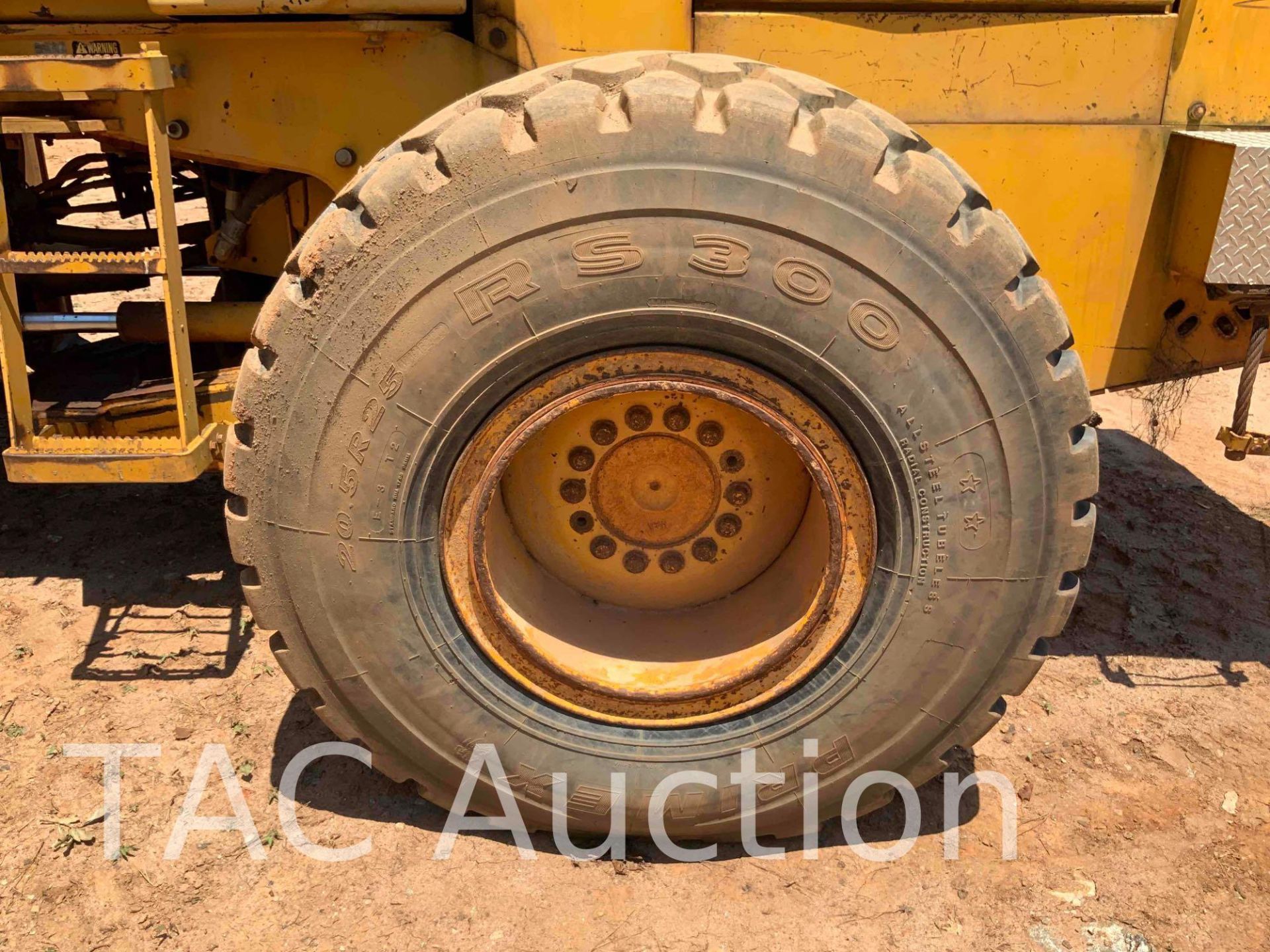 1992 John Deere 624E Wheel Loader - Image 38 of 45