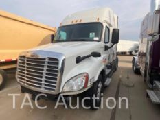 2016 Freightliner Cascadia Sleeper Truck