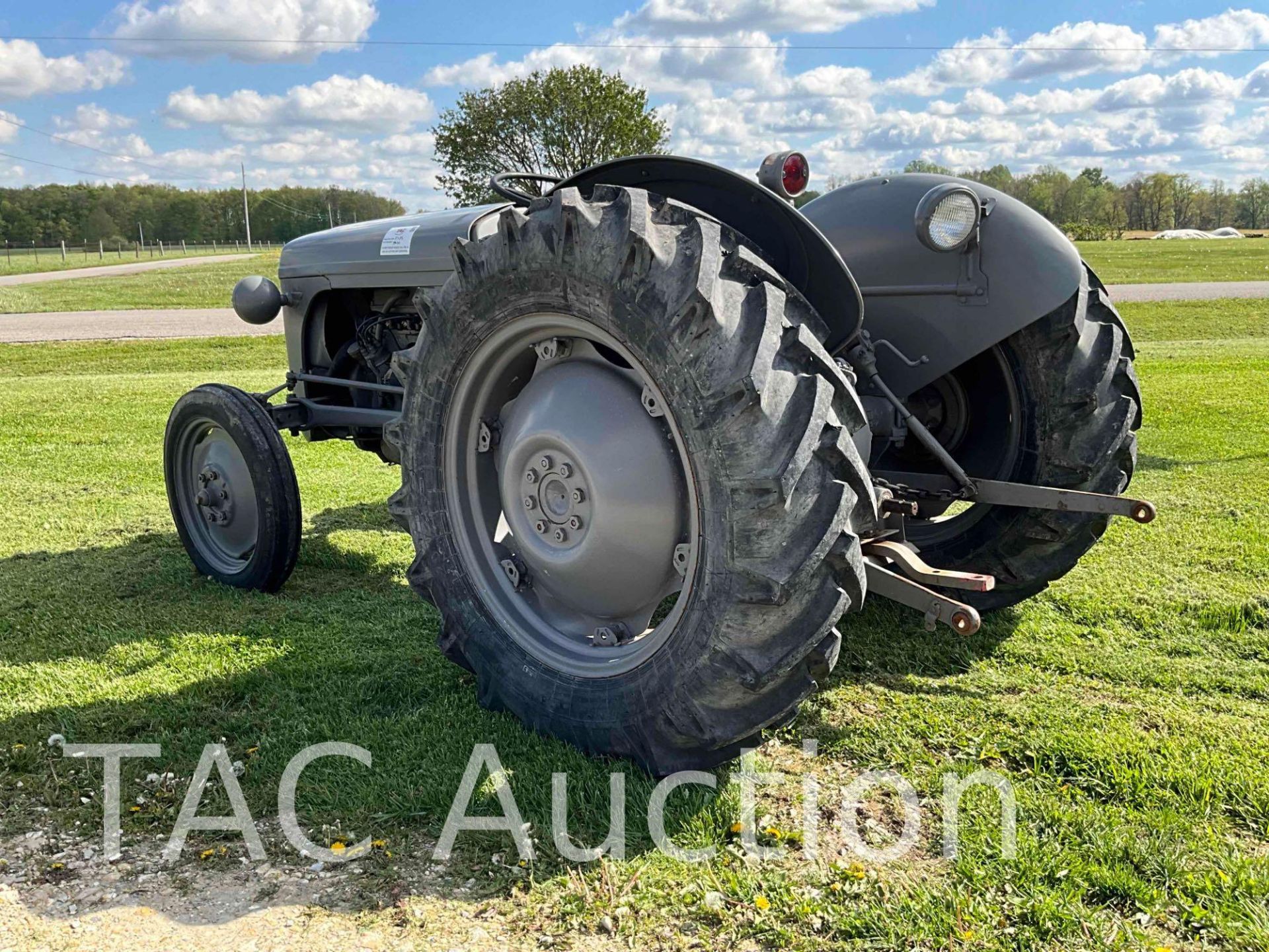 1949 Massey Ferguson TO-20 Utility Tractor - Image 7 of 40