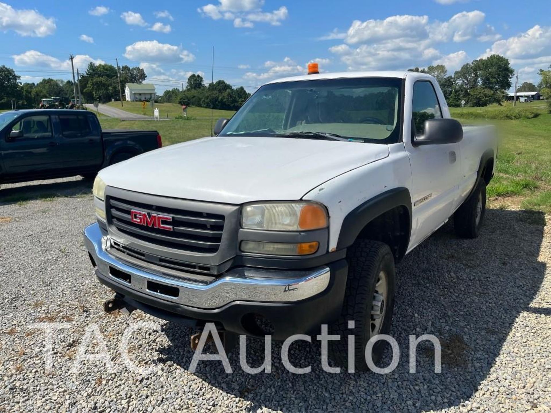 2005 GMC Sierra 2500 4x4 Pickup Truck W/ Snow Plow and Salt Spreader