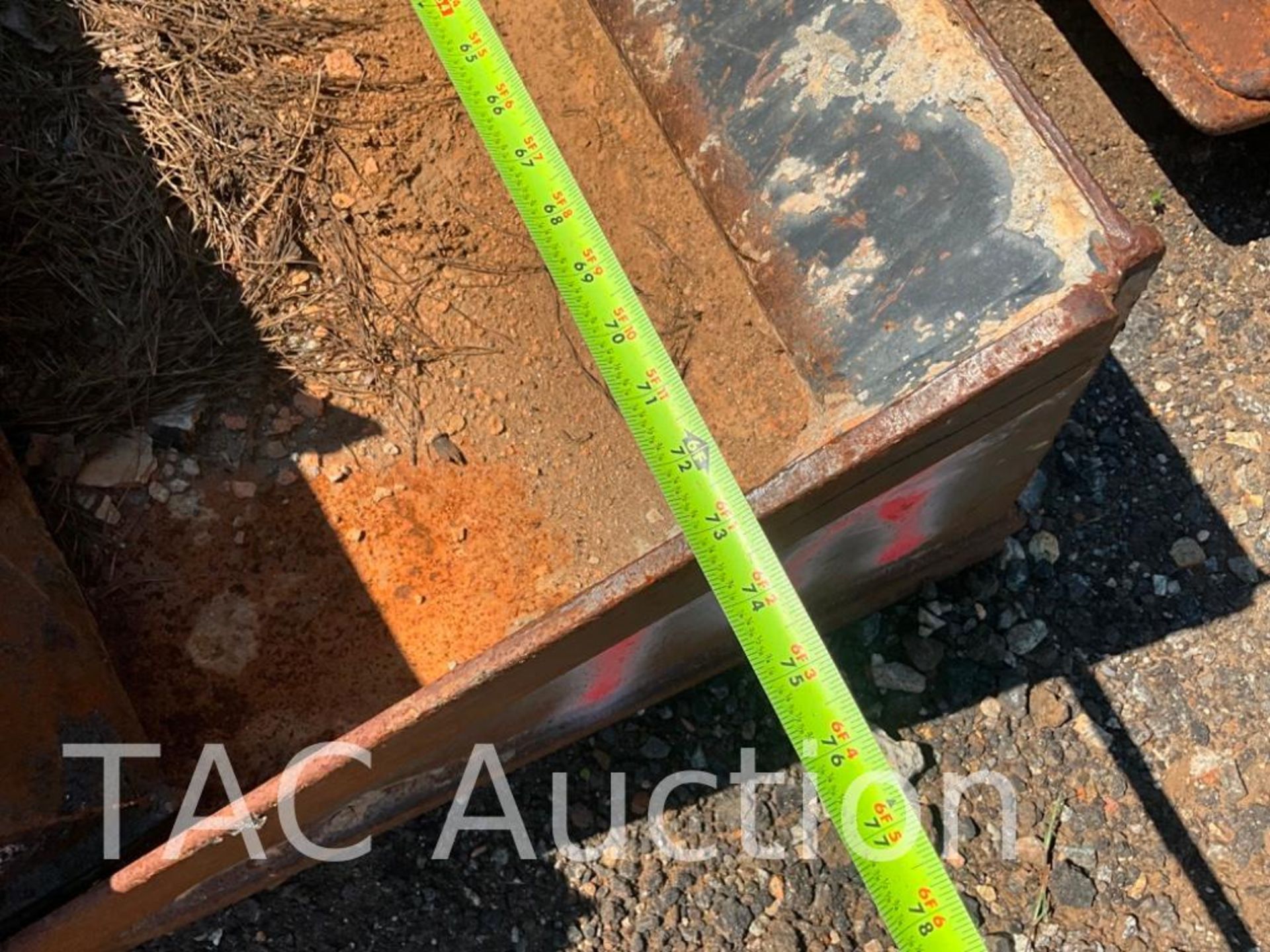 CAT 73in Smooth Blade Skid Steer Bucket - Image 2 of 3