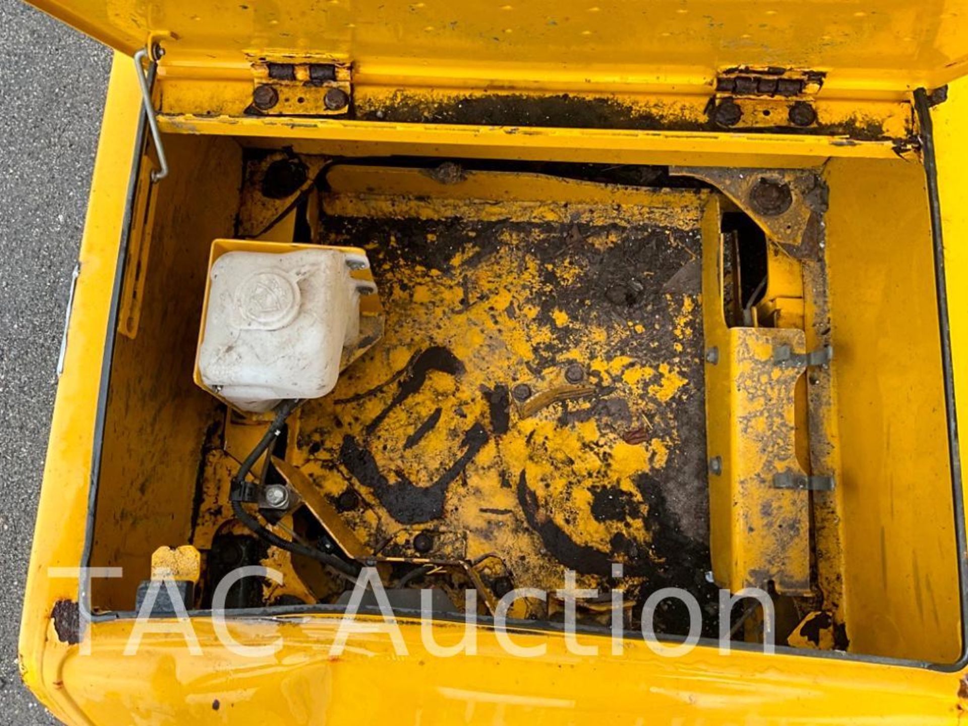 2015 Komatsu PC210LC-11 Crawler Excavator - Image 26 of 52