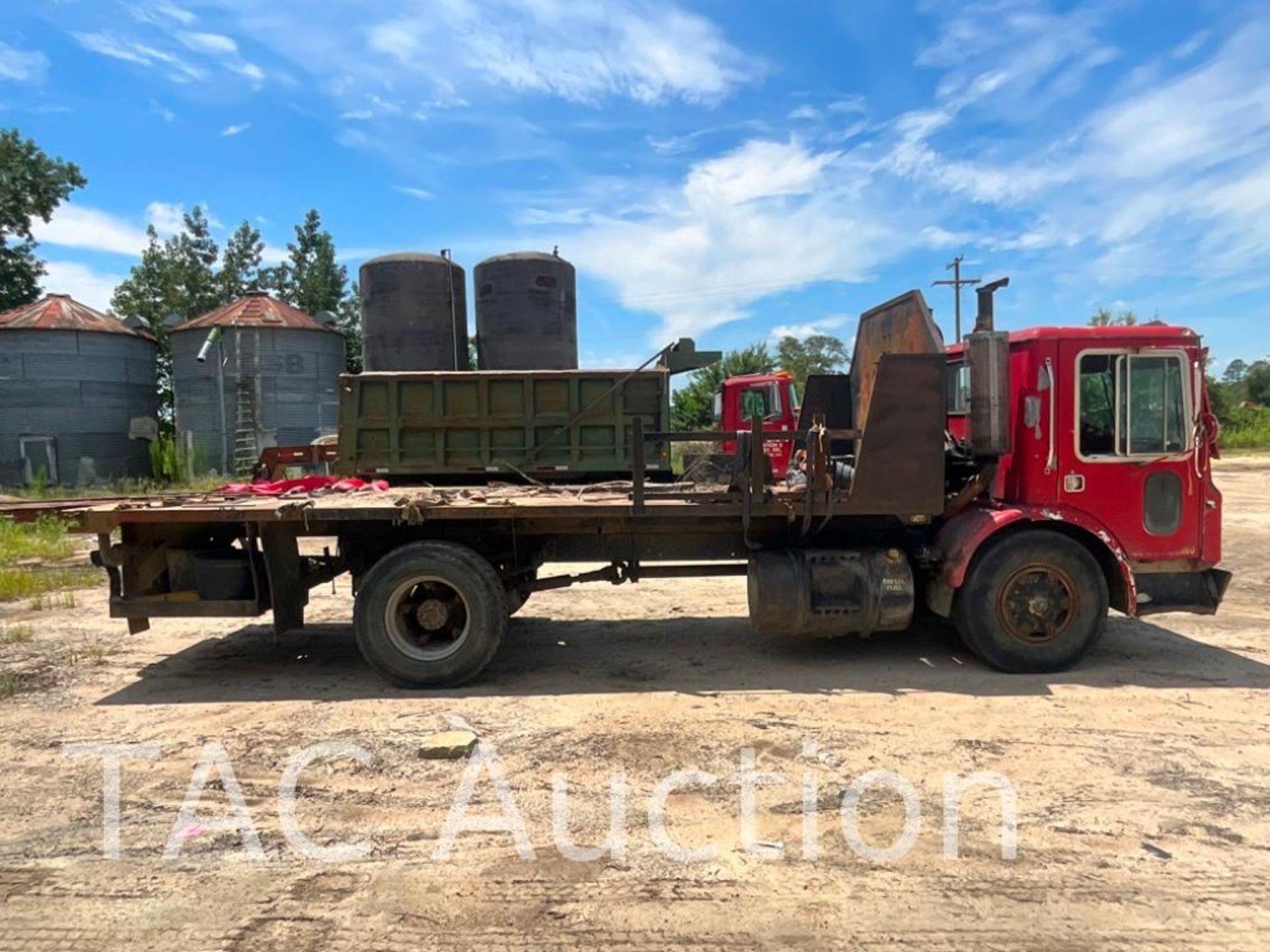 1985 Mack MC686P Flatbed Truck - Image 6 of 36