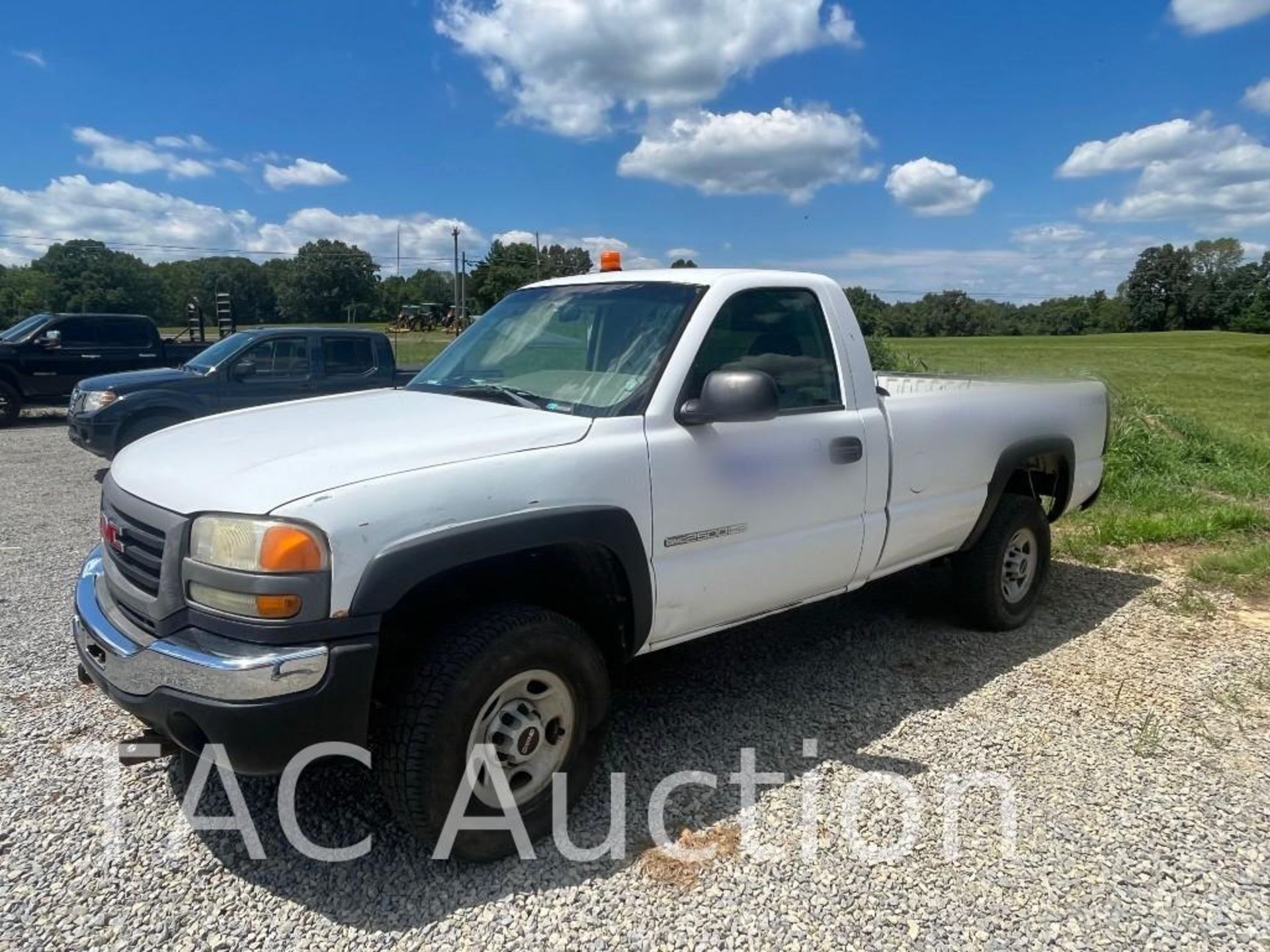 2005 GMC Sierra 2500 4x4 Pickup Truck W/ Snow Plow and Salt Spreader - Image 2 of 20