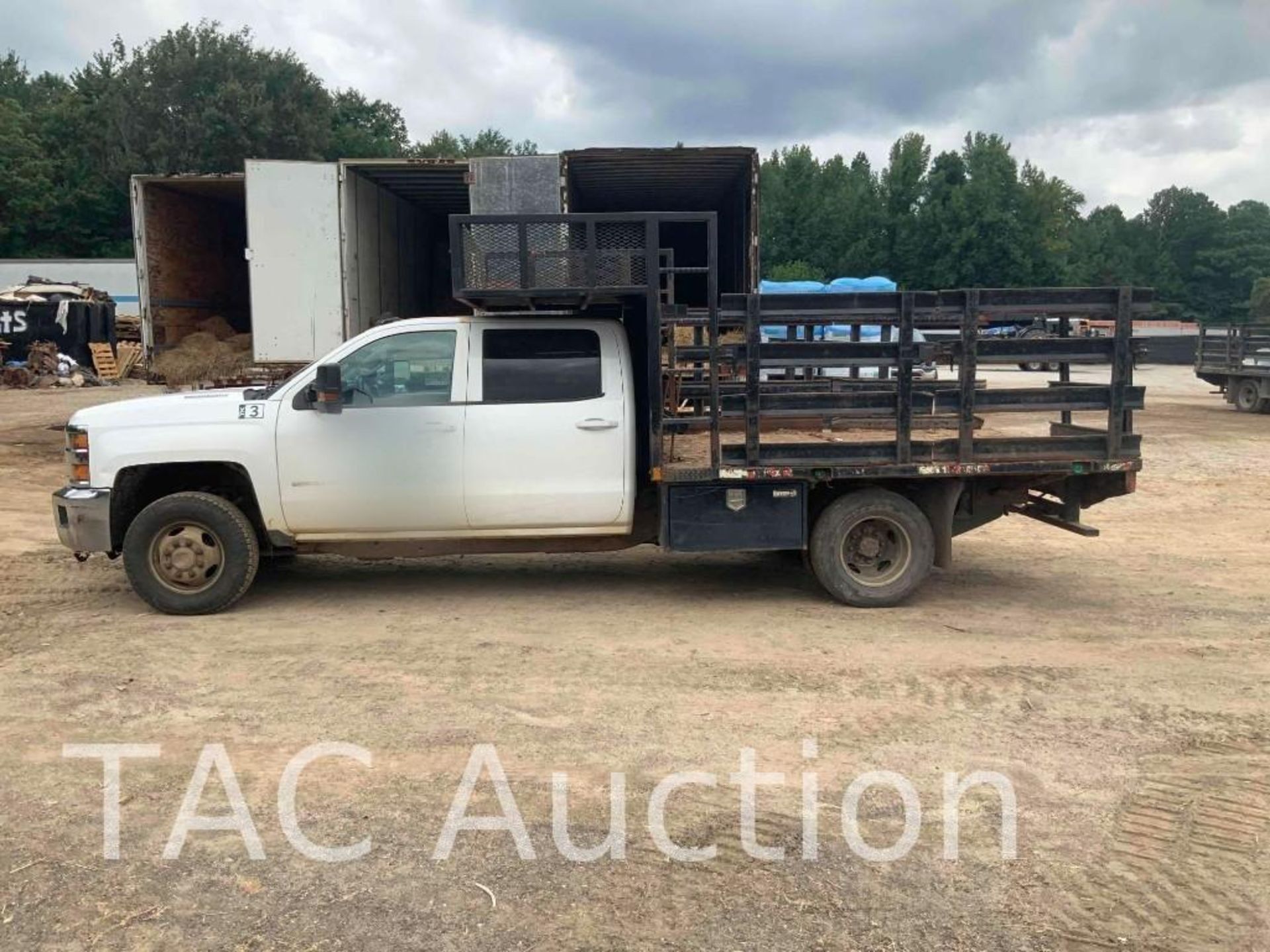 2016 Chevrolet Silverado 3500 4x4 HD Crew Cab W/ Landscape Body - Image 4 of 44