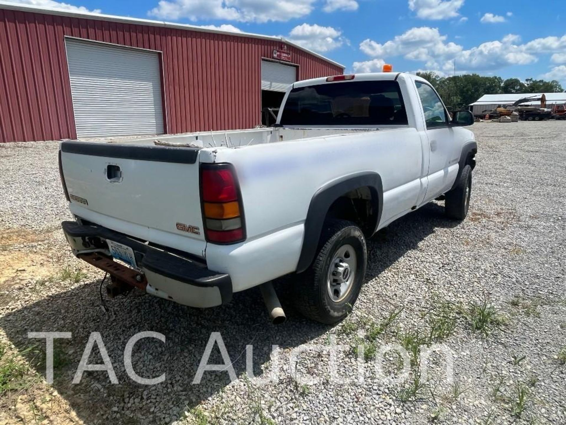 2005 GMC Sierra 2500 4x4 Pickup Truck W/ Snow Plow and Salt Spreader - Image 7 of 20