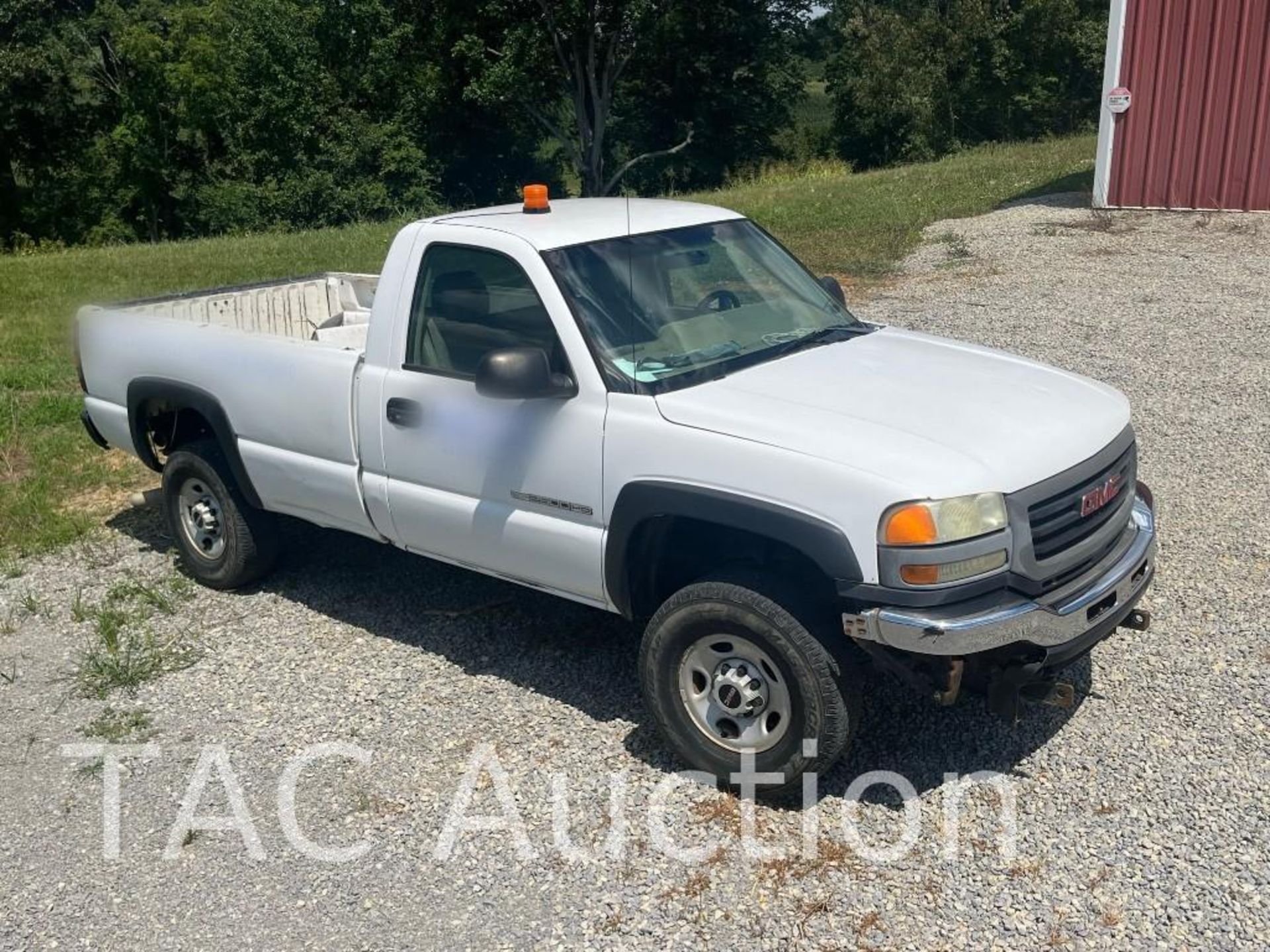 2005 GMC Sierra 2500 4x4 Pickup Truck W/ Snow Plow and Salt Spreader - Image 6 of 20