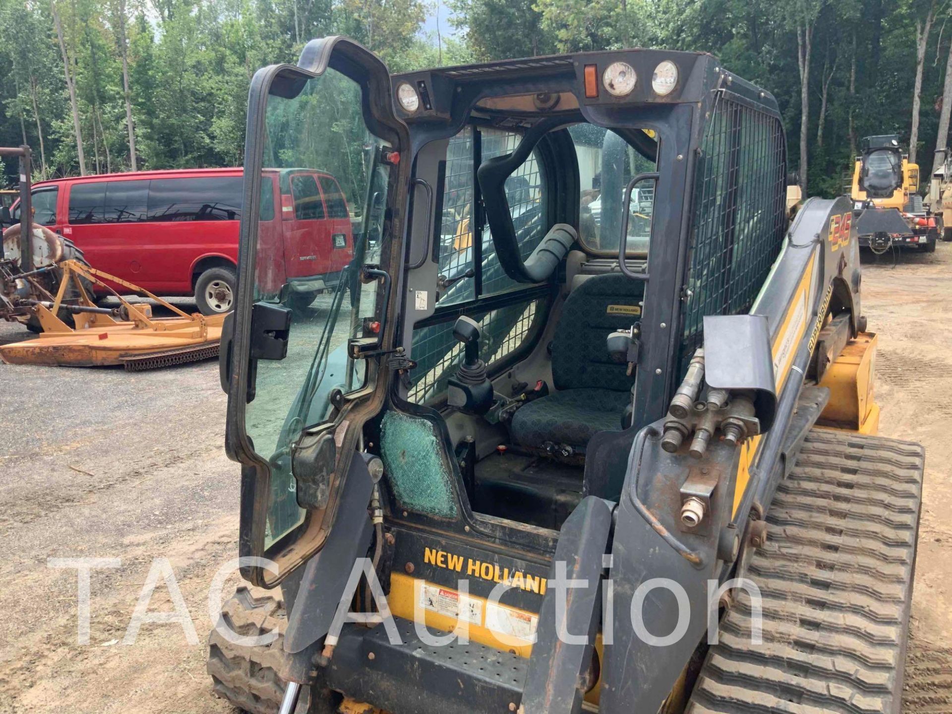 2019 New Holland C245 Skid Steer - Image 10 of 42