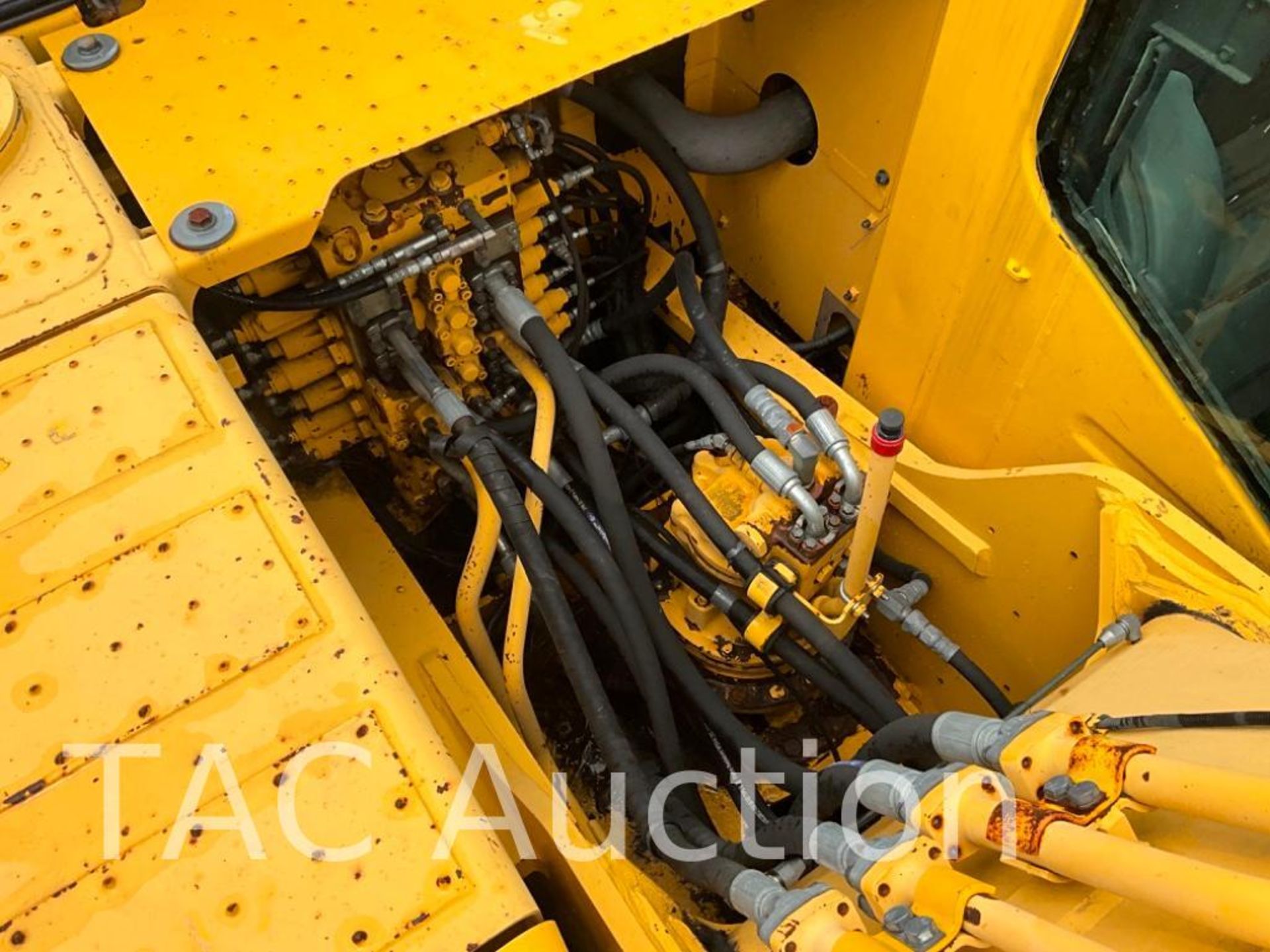 2013 Komatsu PC210LC-10 Crawler Excavator - Image 29 of 53