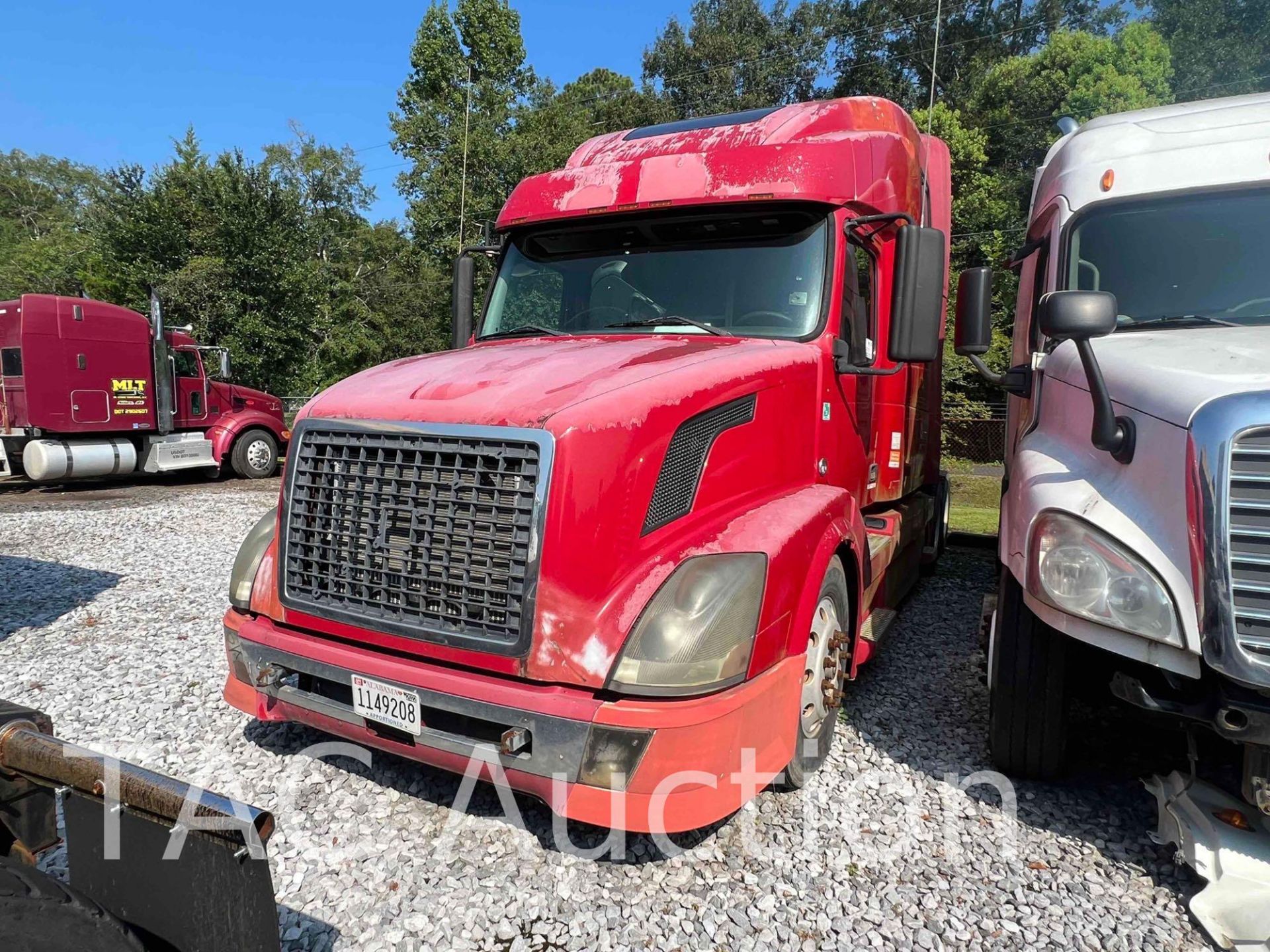 2007 Volvo VNL Sleeper Truck