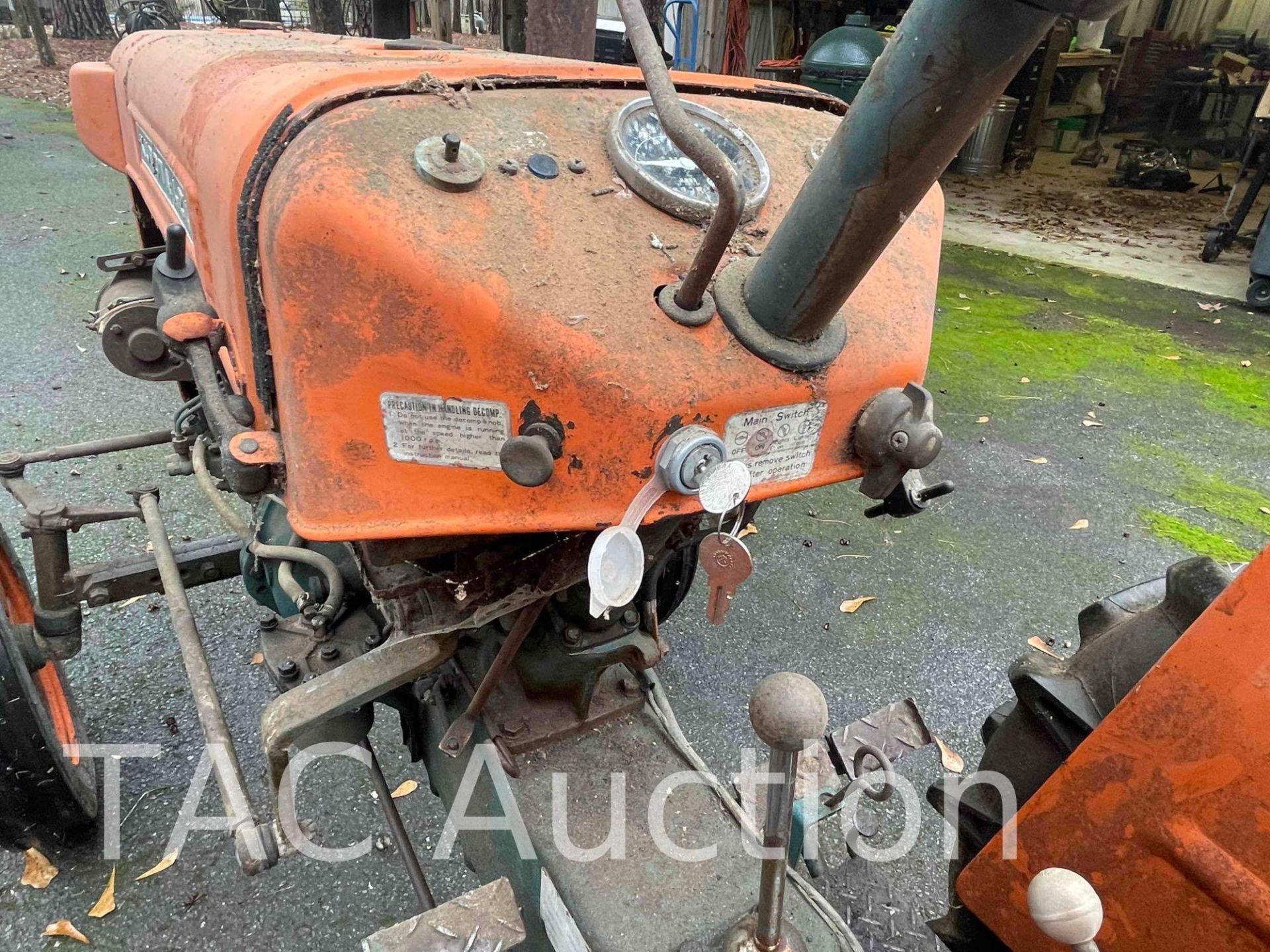 Kubota 210L Tractor - Image 15 of 41