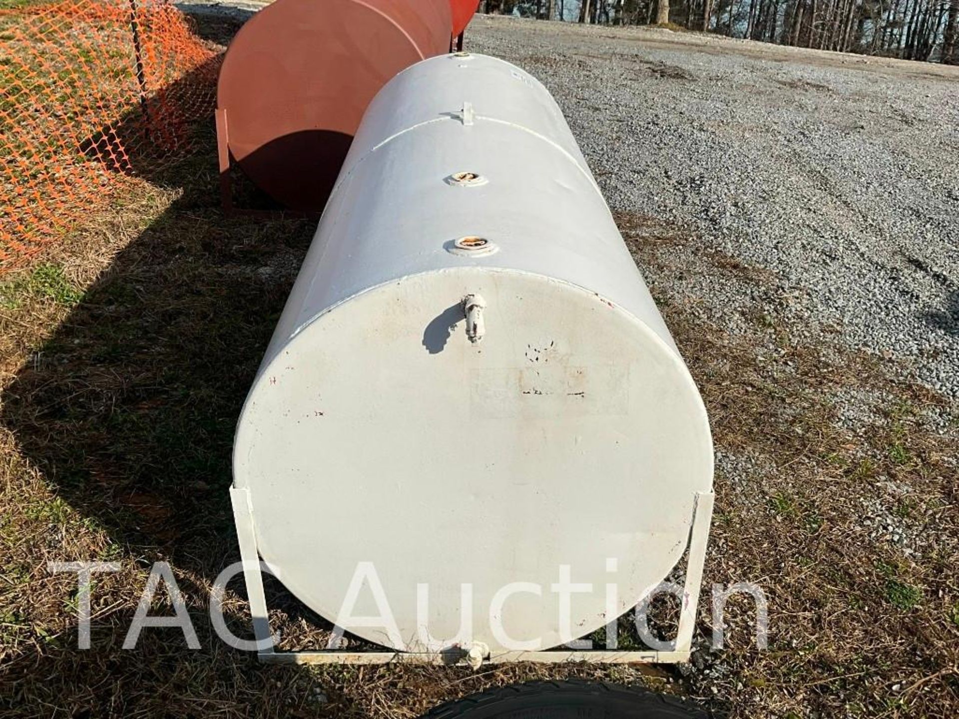 575 Gallon Above Ground Fuel Tank - Image 4 of 9