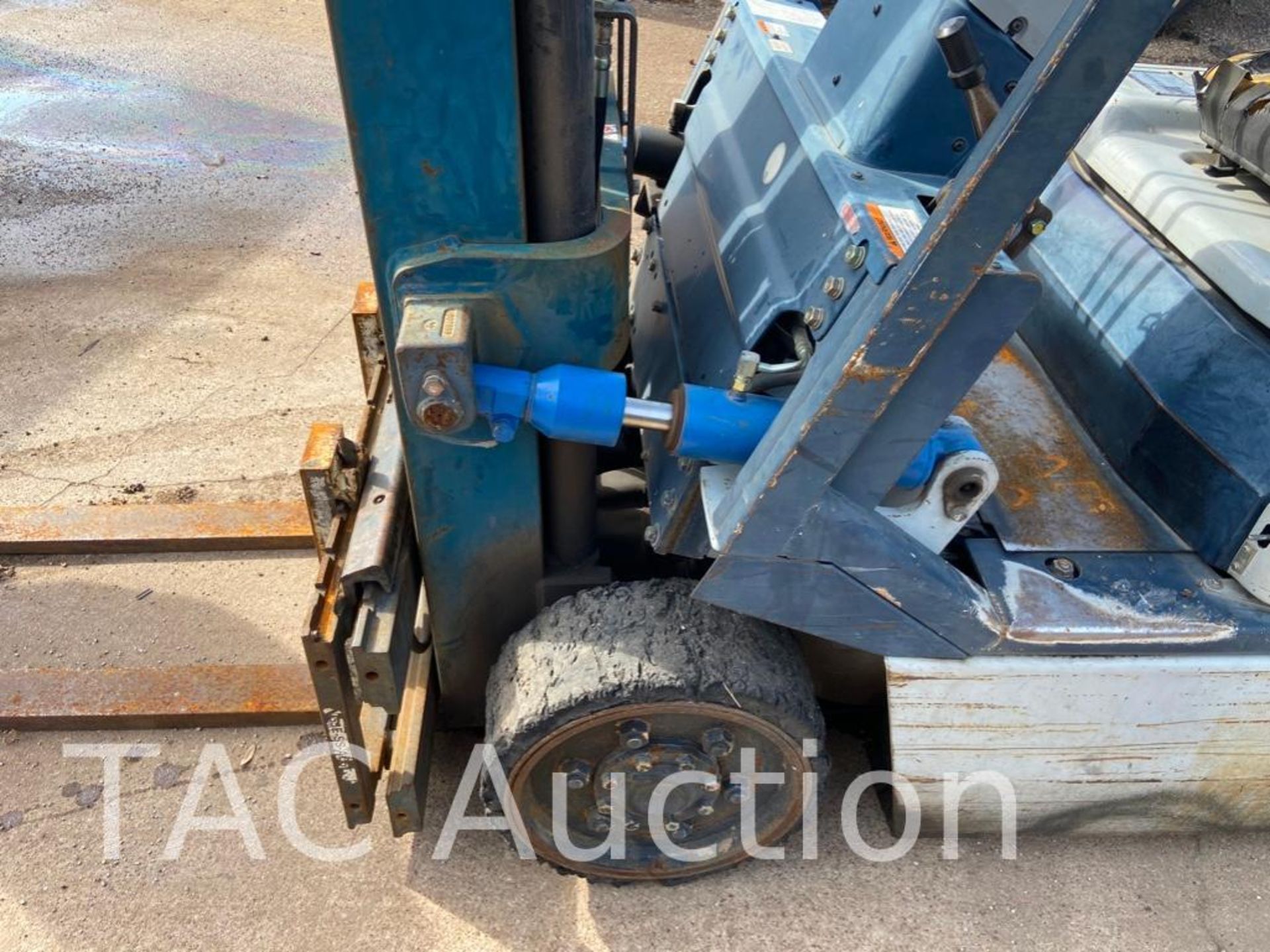 2000 Komatsu FG 20ST 11 Forklift - Image 10 of 43