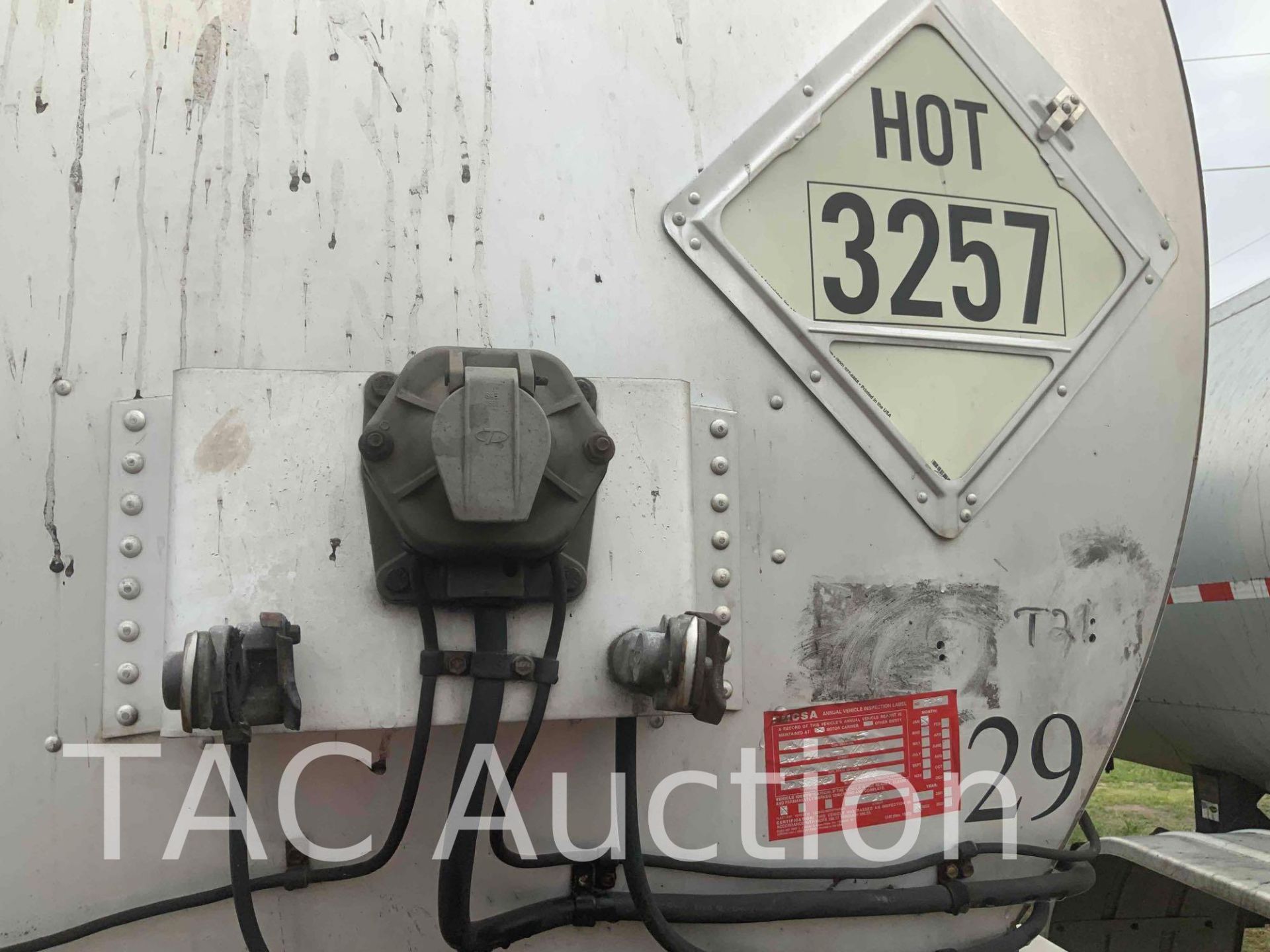 2010 Etnyre 43ft Asphalt/ Hot Oil Tank Trailer - Image 40 of 42