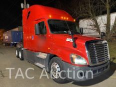 2016 Freightliner Cascadia Sleeper Truck