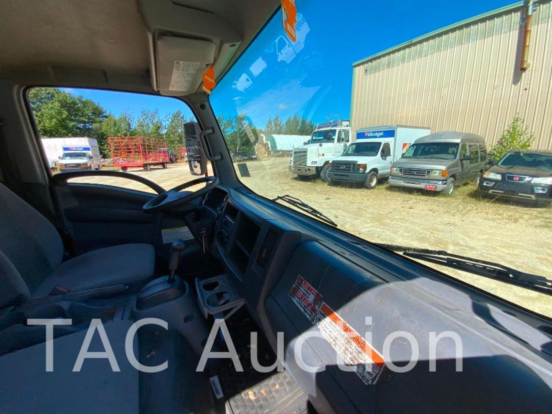 2018 Isuzu NPR 16ft Box Truck - Image 23 of 60