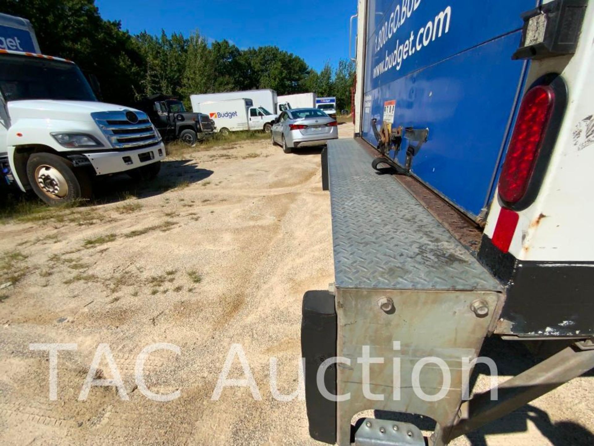 2018 Isuzu NPR 16ft Box Truck - Image 30 of 60