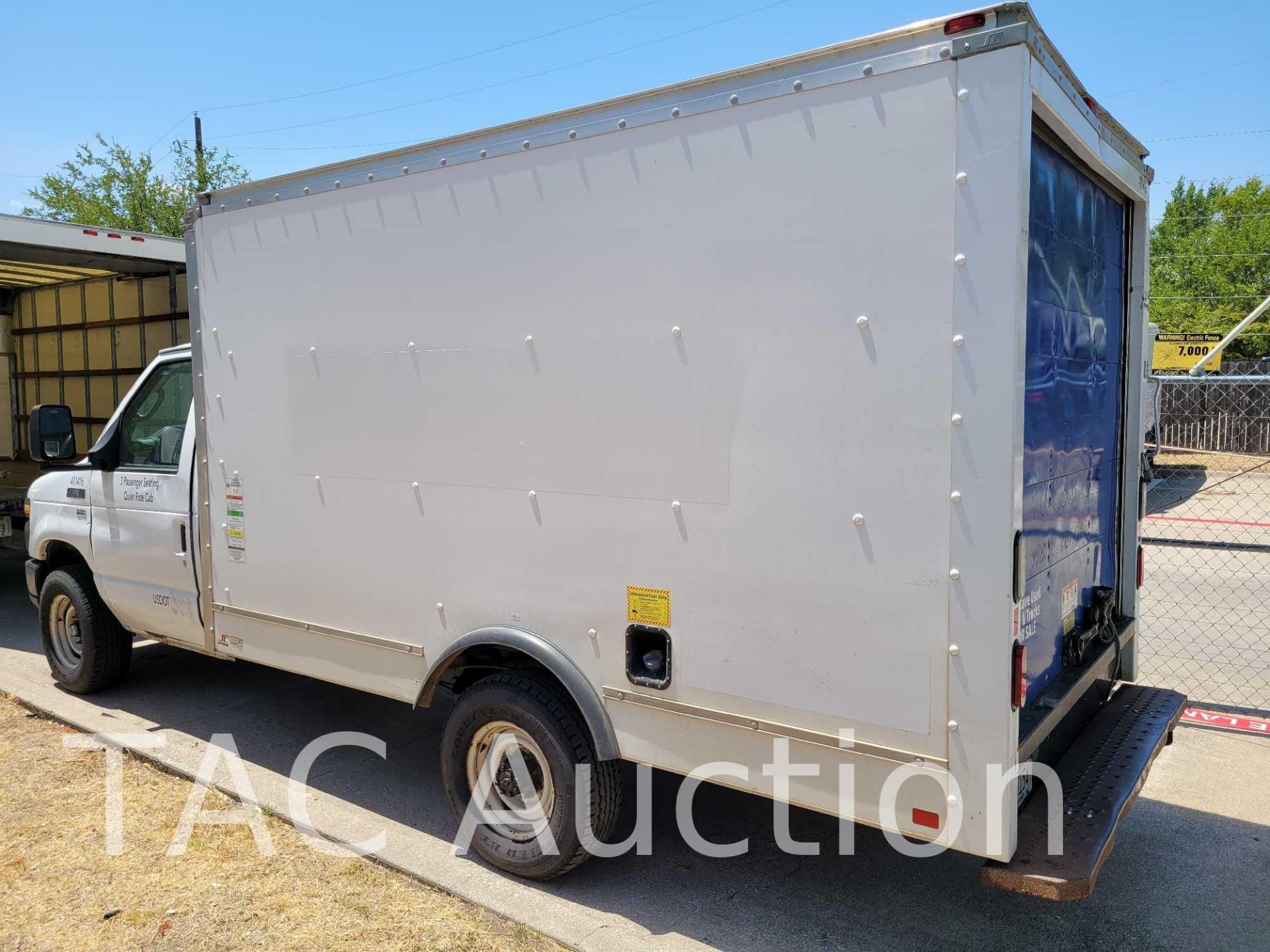 2014 Ford E-350 Box Truck - Image 4 of 42