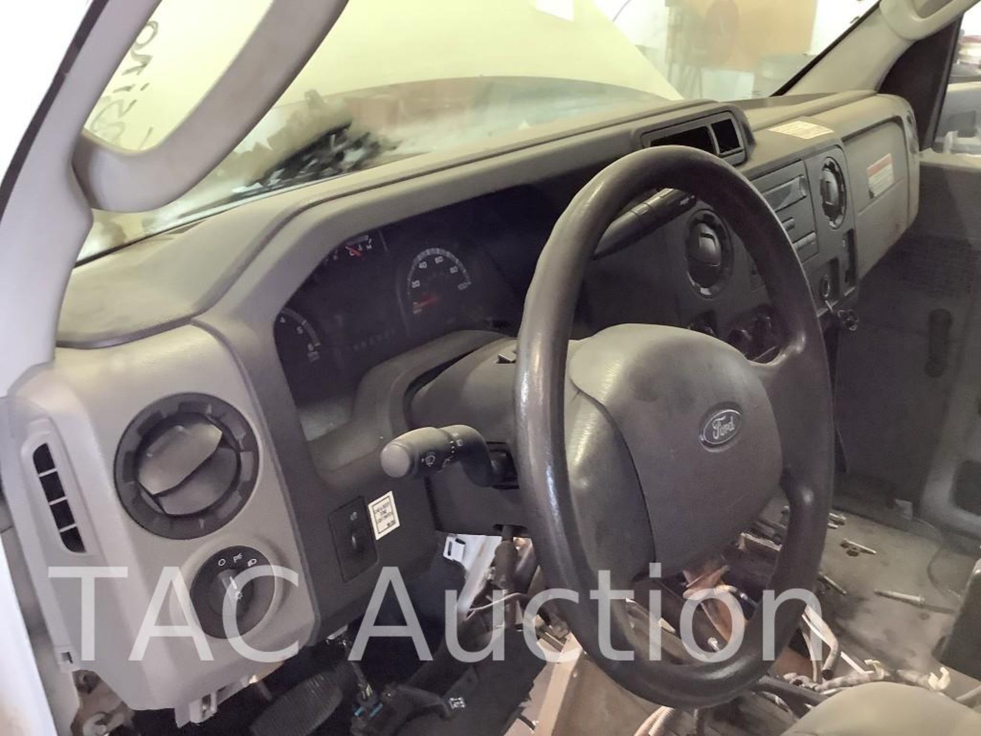 2015 Ford E-350 Cutaway Van - Image 23 of 43