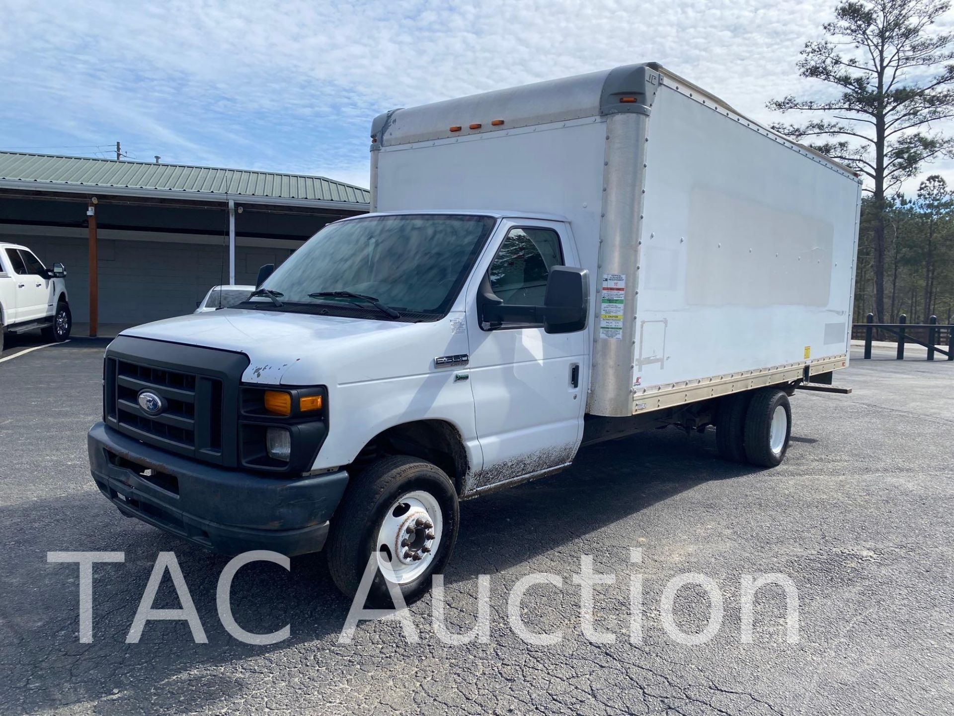 2014 Ford Econoline E-350 16ft Box Truck