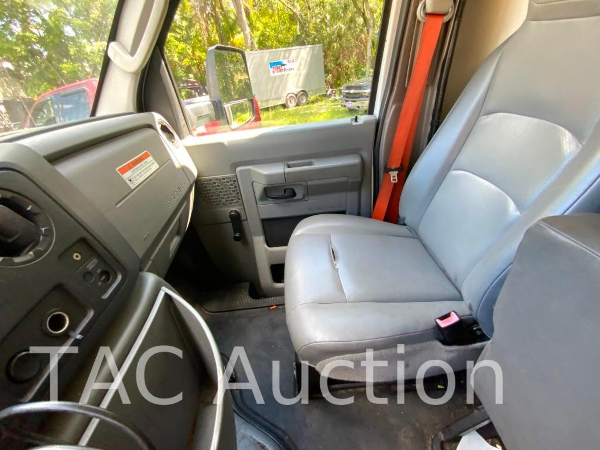2014 Ford E-350 Cutaway Van - Image 22 of 53