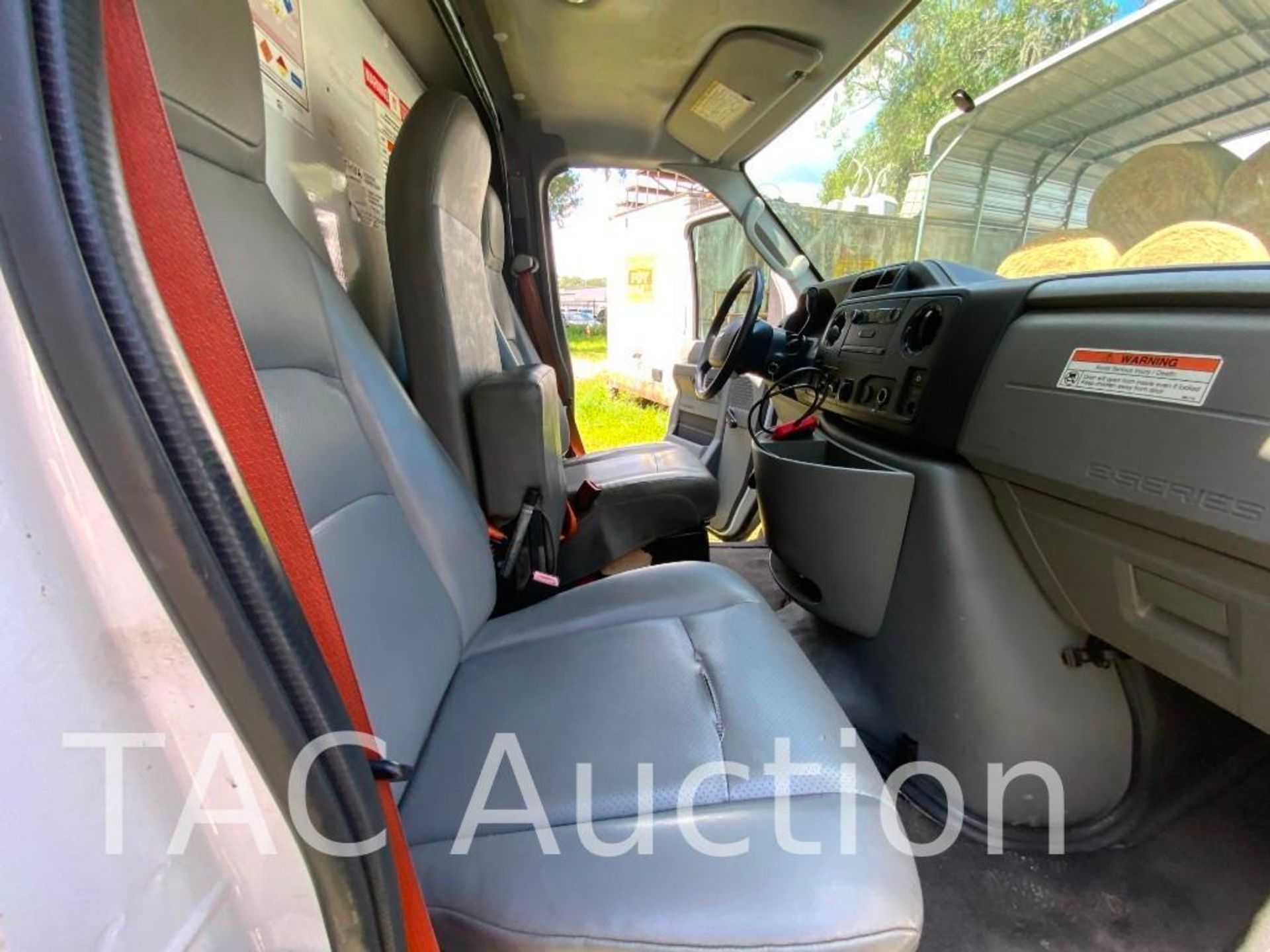 2014 Ford E-350 Cutaway Van - Image 26 of 53