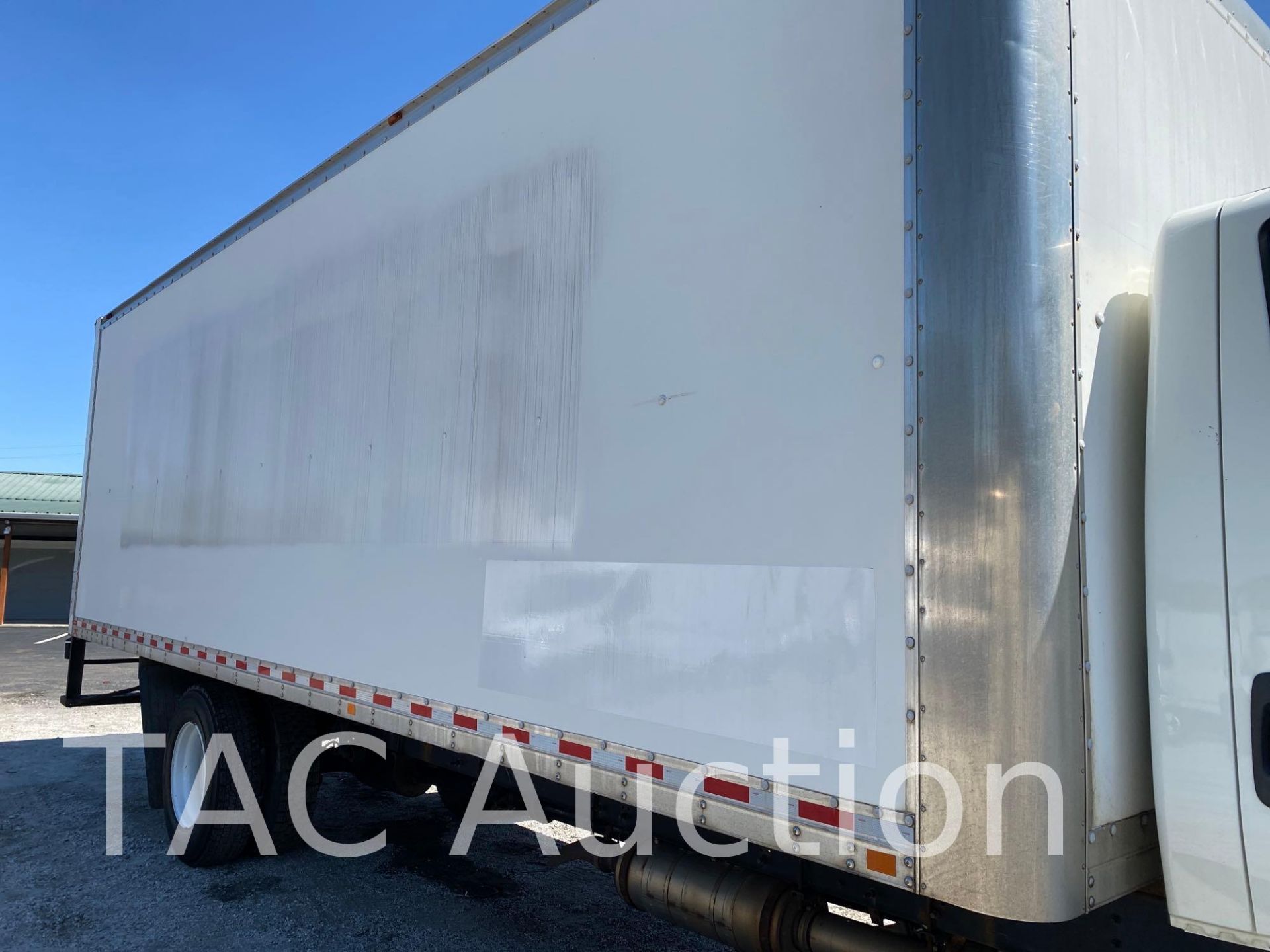 2017 International Durastar 4300 26ft Box Truck - Image 21 of 58