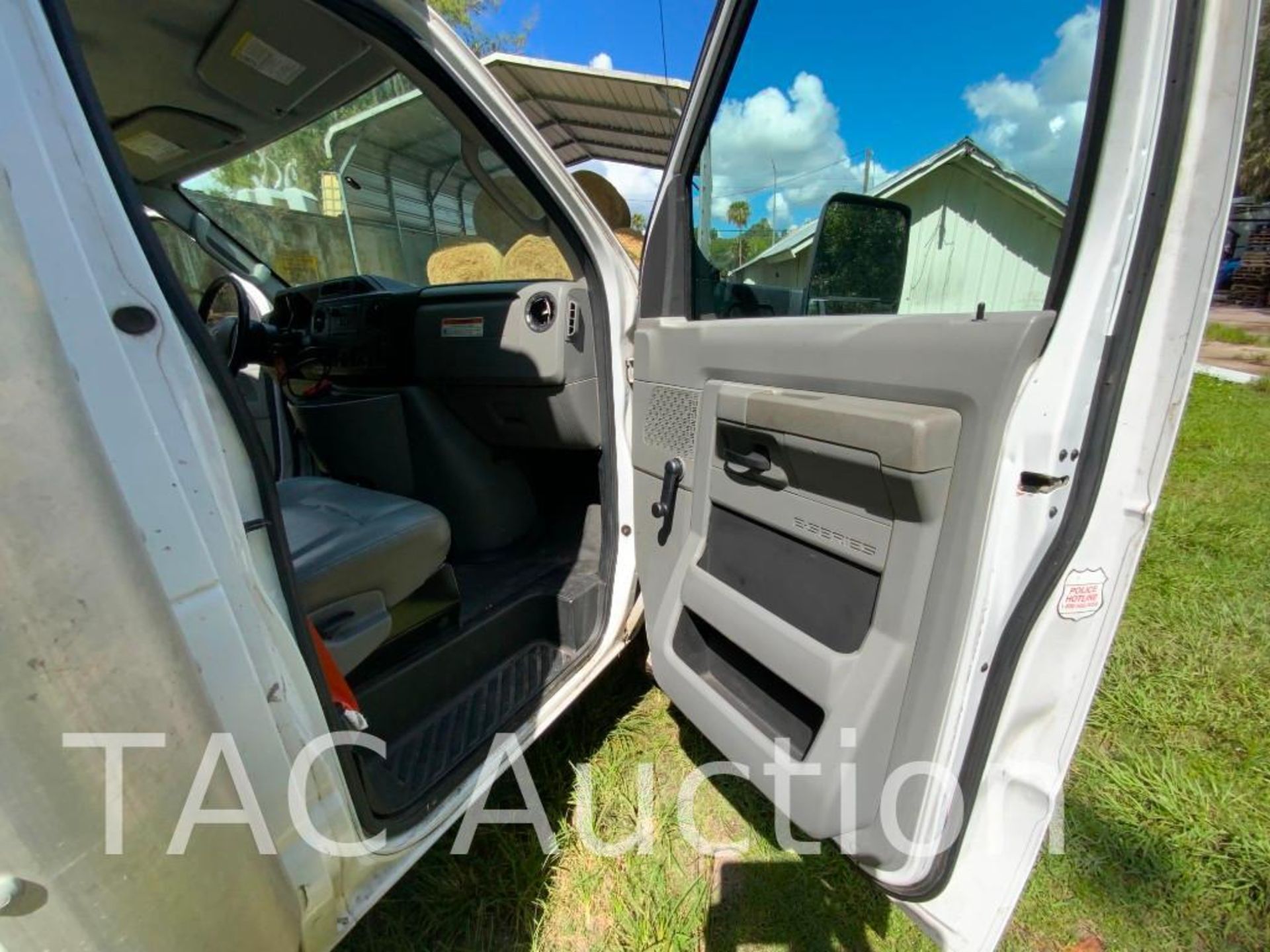 2014 Ford E-350 Cutaway Van - Image 24 of 53