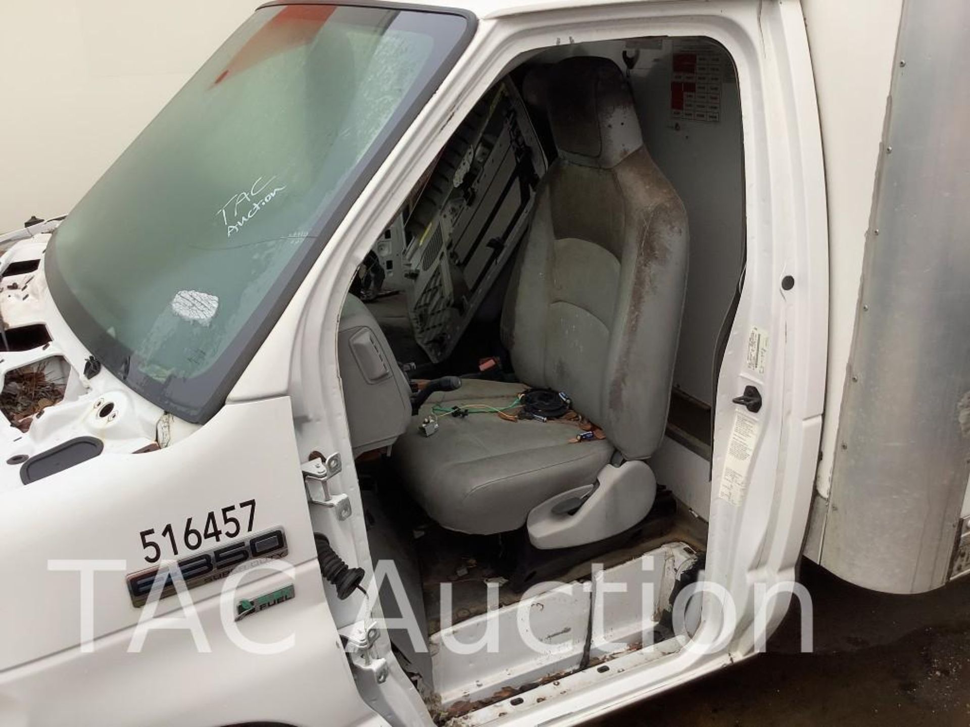2015 Ford E-350 16ft Box Truck - Image 34 of 62