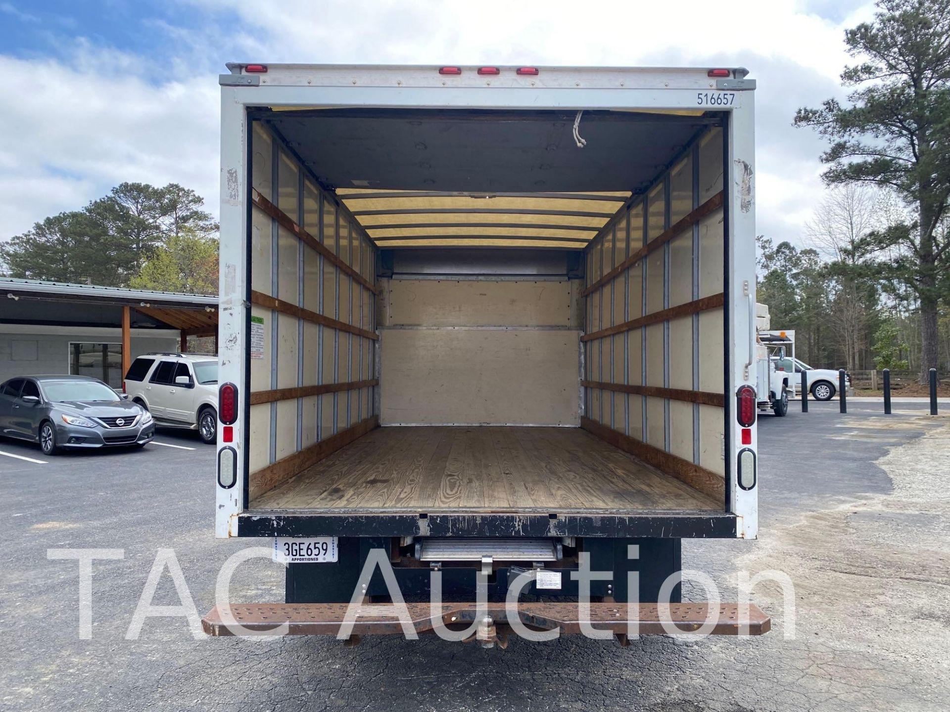 2015 Ford Econoline E-350 16ft Box Truck - Image 23 of 42