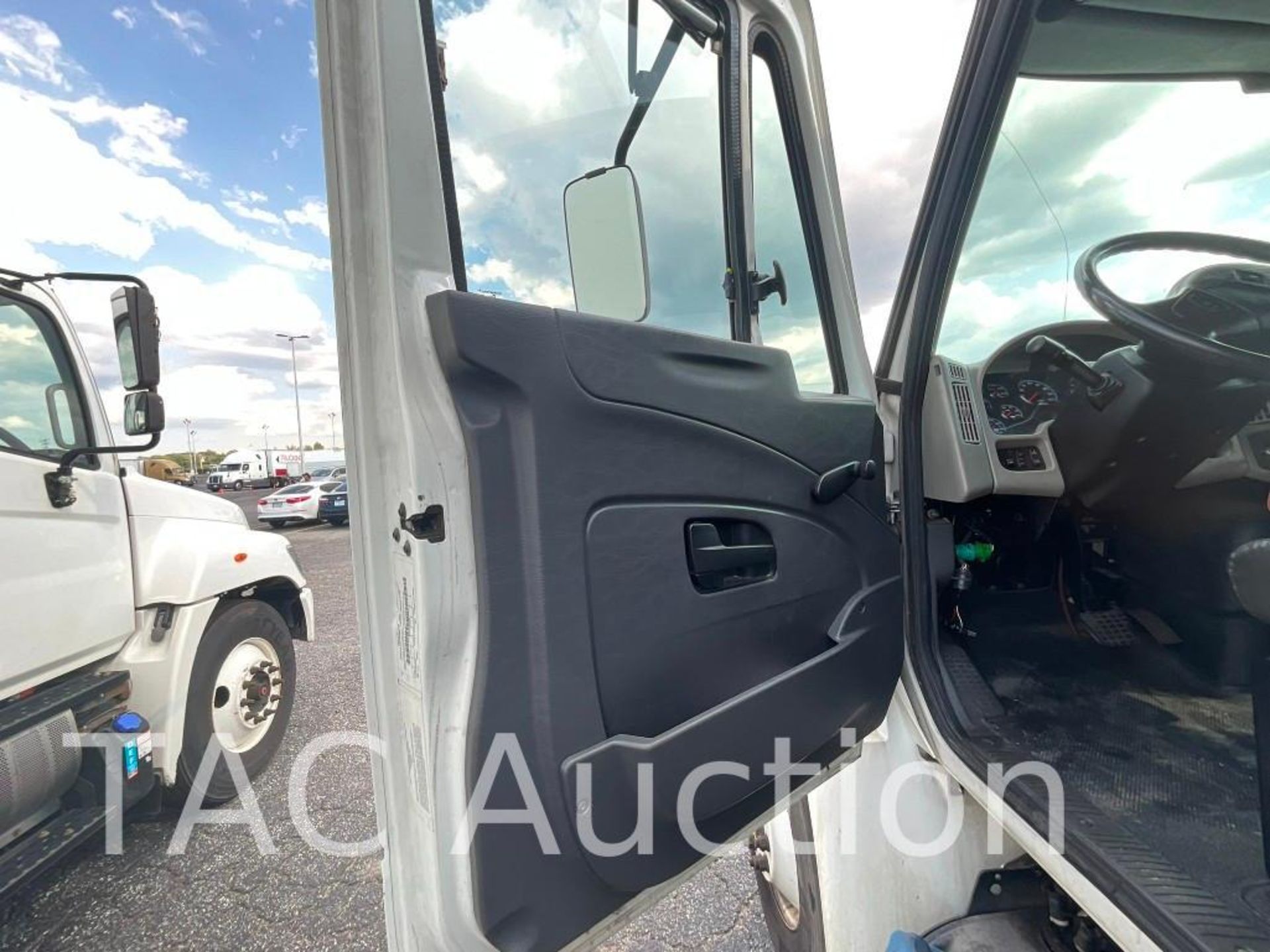 2018 International Durastar 4300 Box Truck - Image 16 of 47