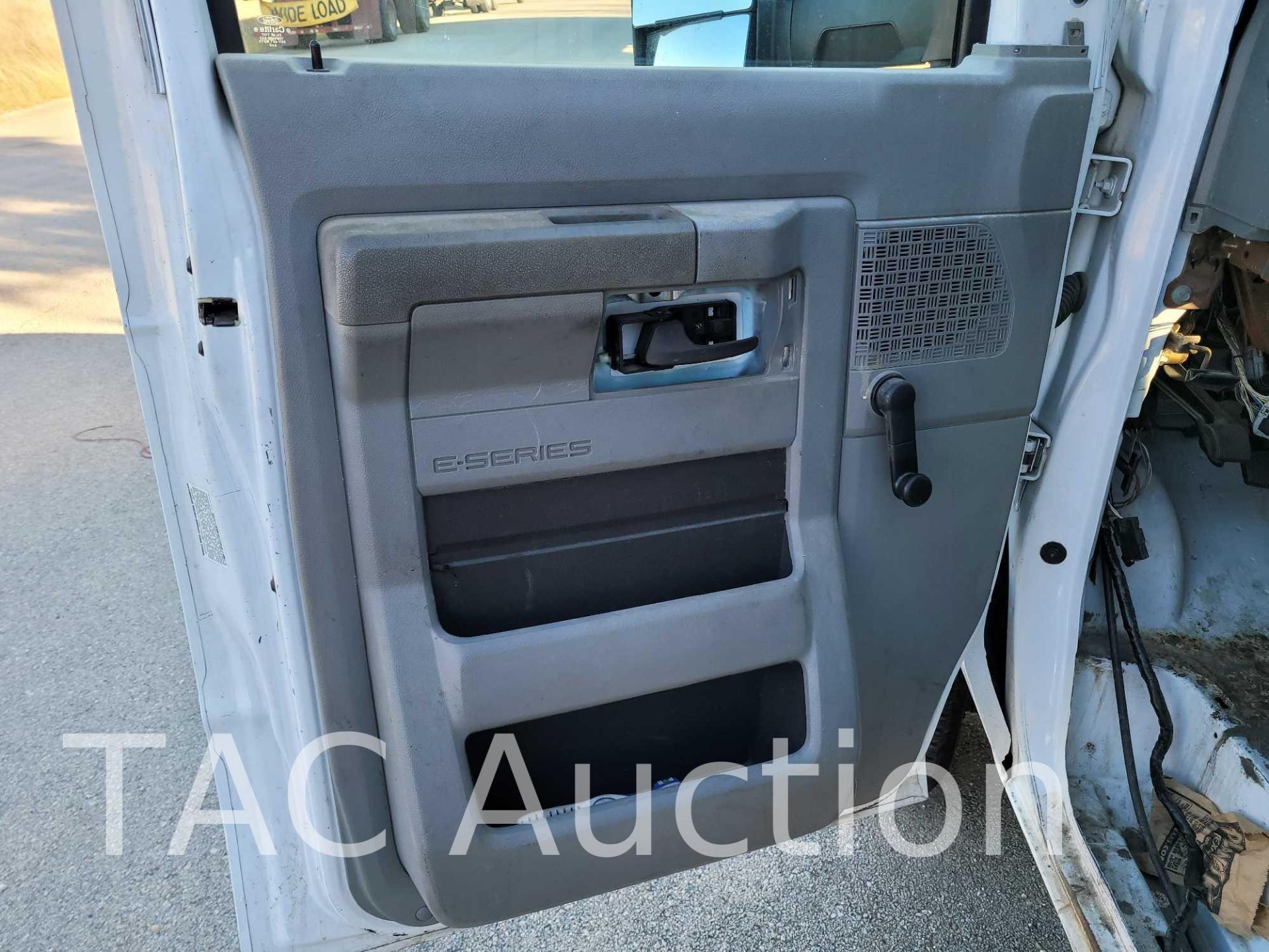 2015 Ford E-350 Box Truck - Image 8 of 43