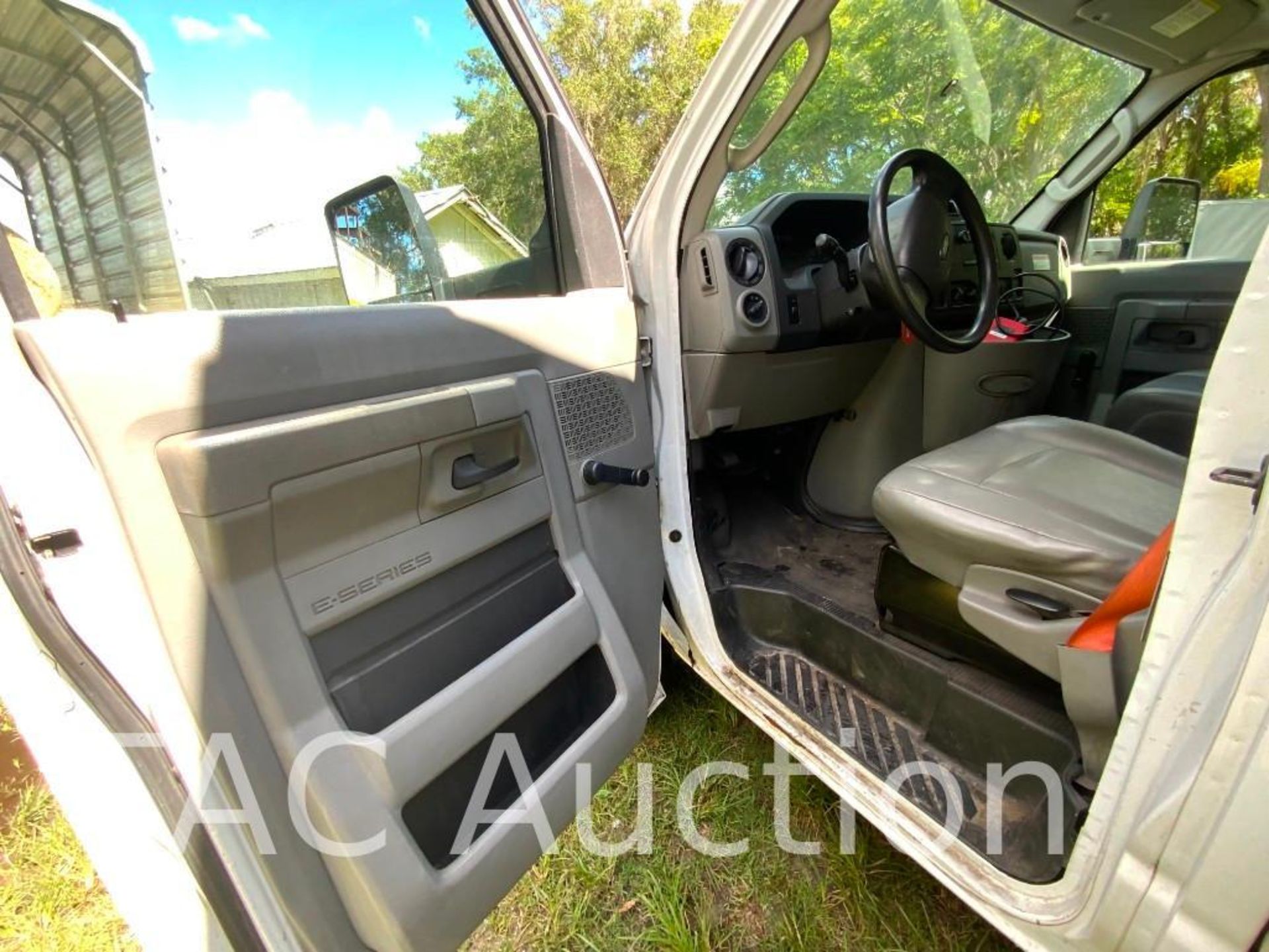 2014 Ford E-350 Cutaway Van - Image 16 of 53